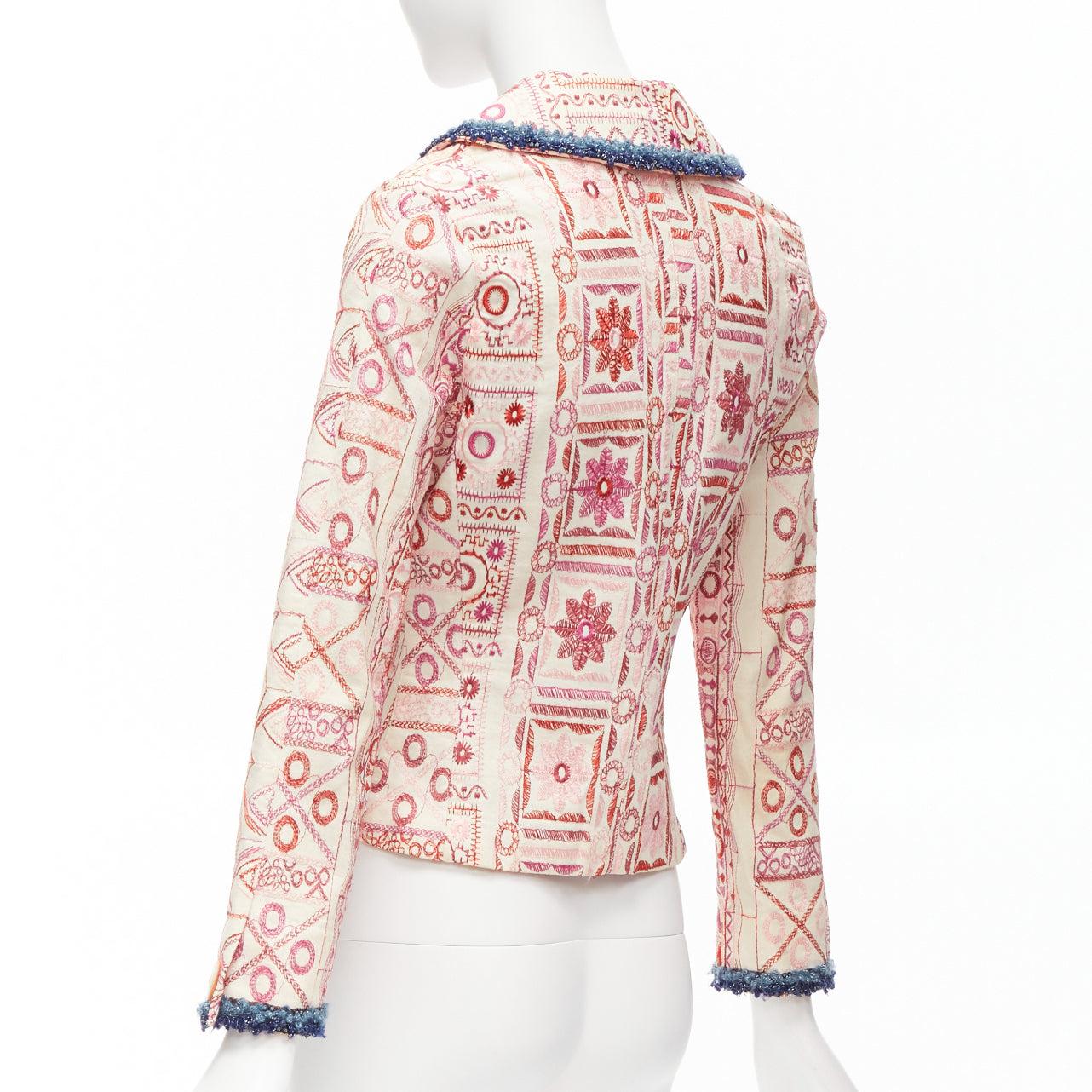 VOYAGE INVEST IN THE ORIGINAL LONDON white embroidered boucle trim fitted jacket For Sale 2