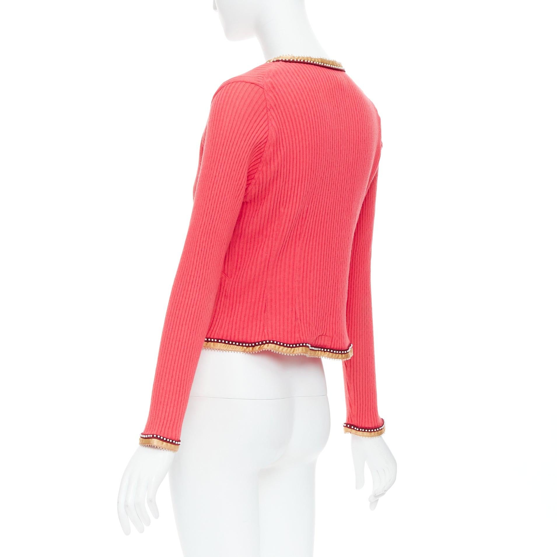 VOYAGE INVEST EN L'ORIGINE Cardigan vintage rose en satin perlé en vente 2