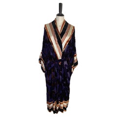 Voyage Invest In The Original Vintage Purple Silk Kimono. Very good condition Voyage Invest In The Original Vintage Purple Silk Kimono. Very good condition