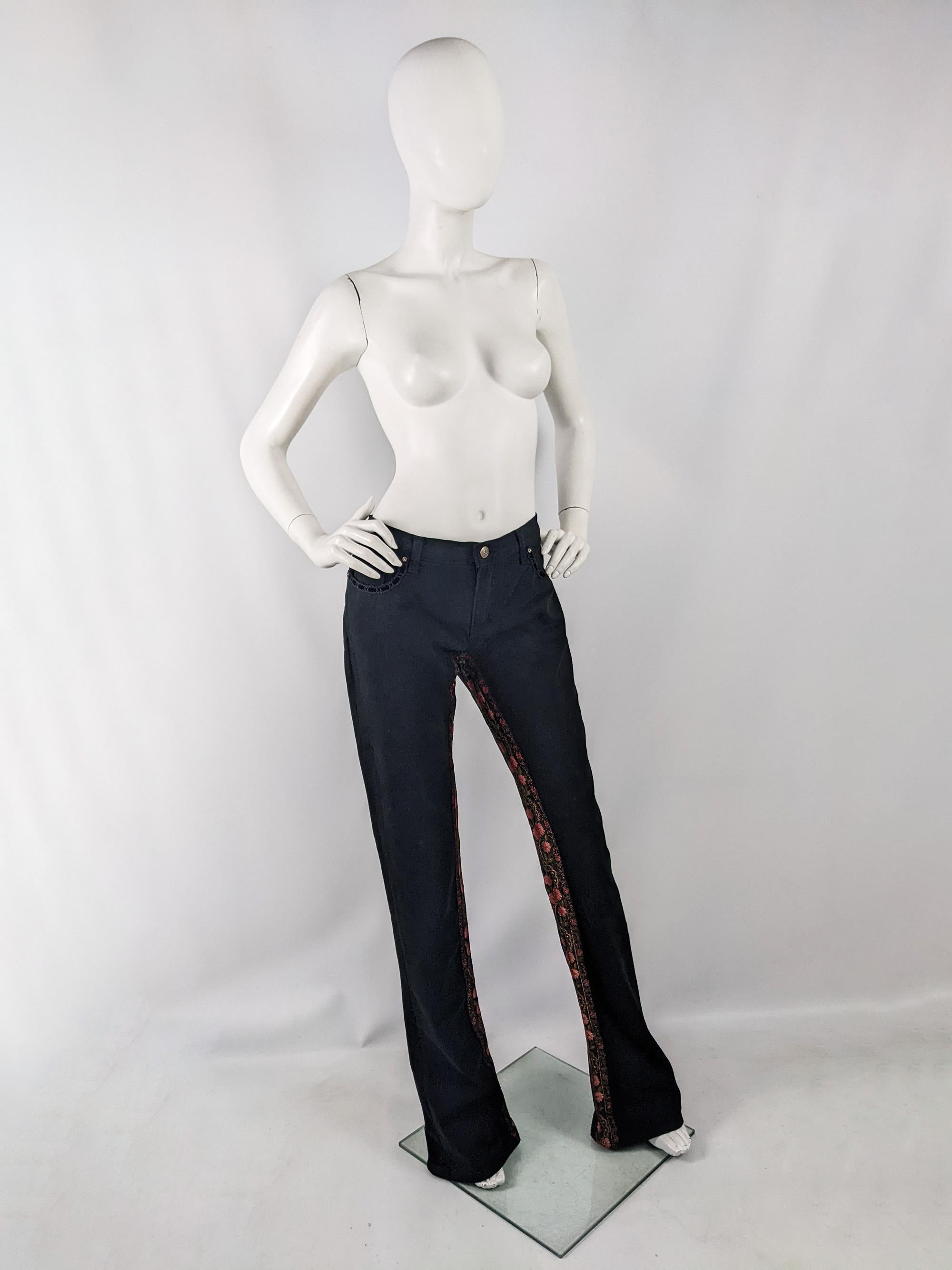 An incredible vintage pair of jeans from the late 90s/ early 2000s by luxury British label, Voyage for their Passion line. In a black denim with a low waist, bootcut flare and ultra long leg that is meant to be worn with heels. It has a metallic