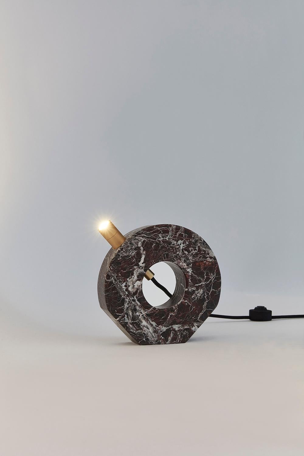 In its iconic figure, simple and strong, Voyager Disk combines a primordial atmosphere with futuristic elements, giving an incredible example of what a contemporary sign is. It can also be made of Grand Antique, Rosso Levanto and Portoro marble. LED