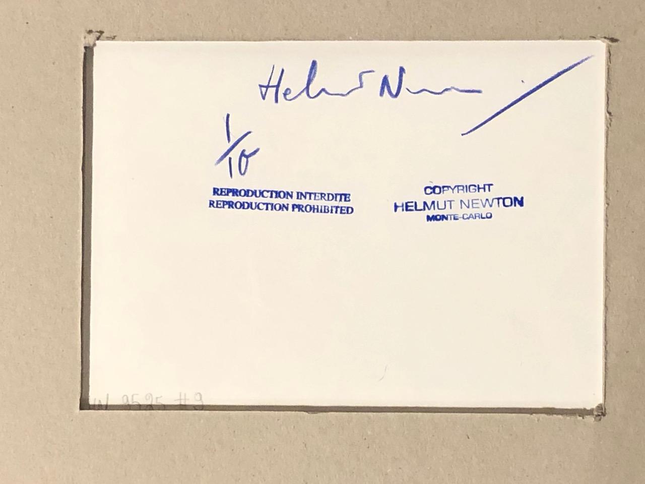 Voyeurism in LA, Signed by Helmut Newton In Good Condition For Sale In Lyndhurst, NJ