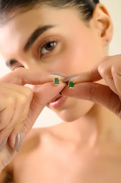 VR Jewels - Clous d'oreilles en or jaune 14 carats sertis d'une émeraude octogonale avec chaton