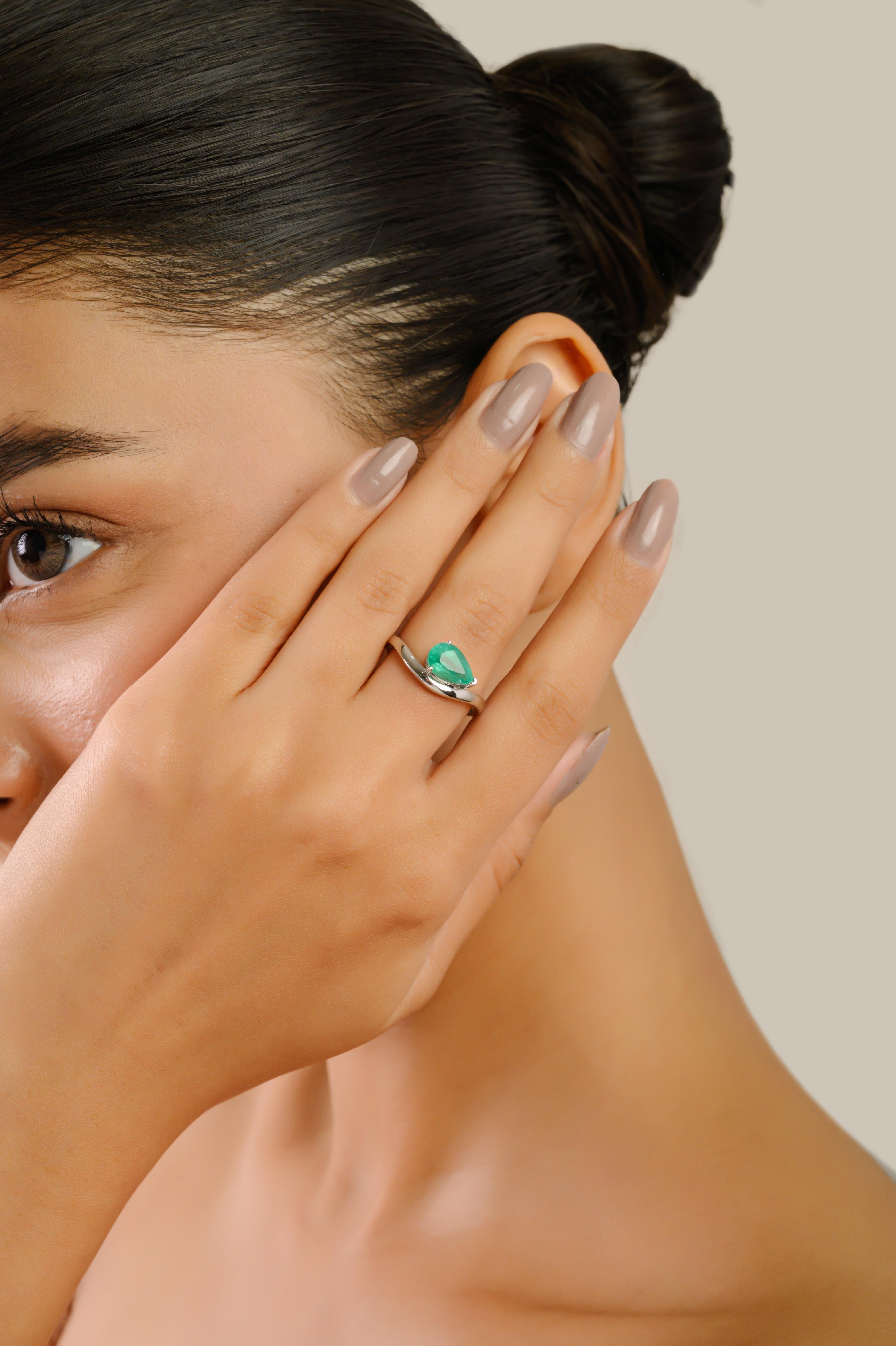 En vente :  VR Jewels Bague en or blanc massif 14 carats de 1,31 carat d'émeraudes zambiennes en forme de poire 6