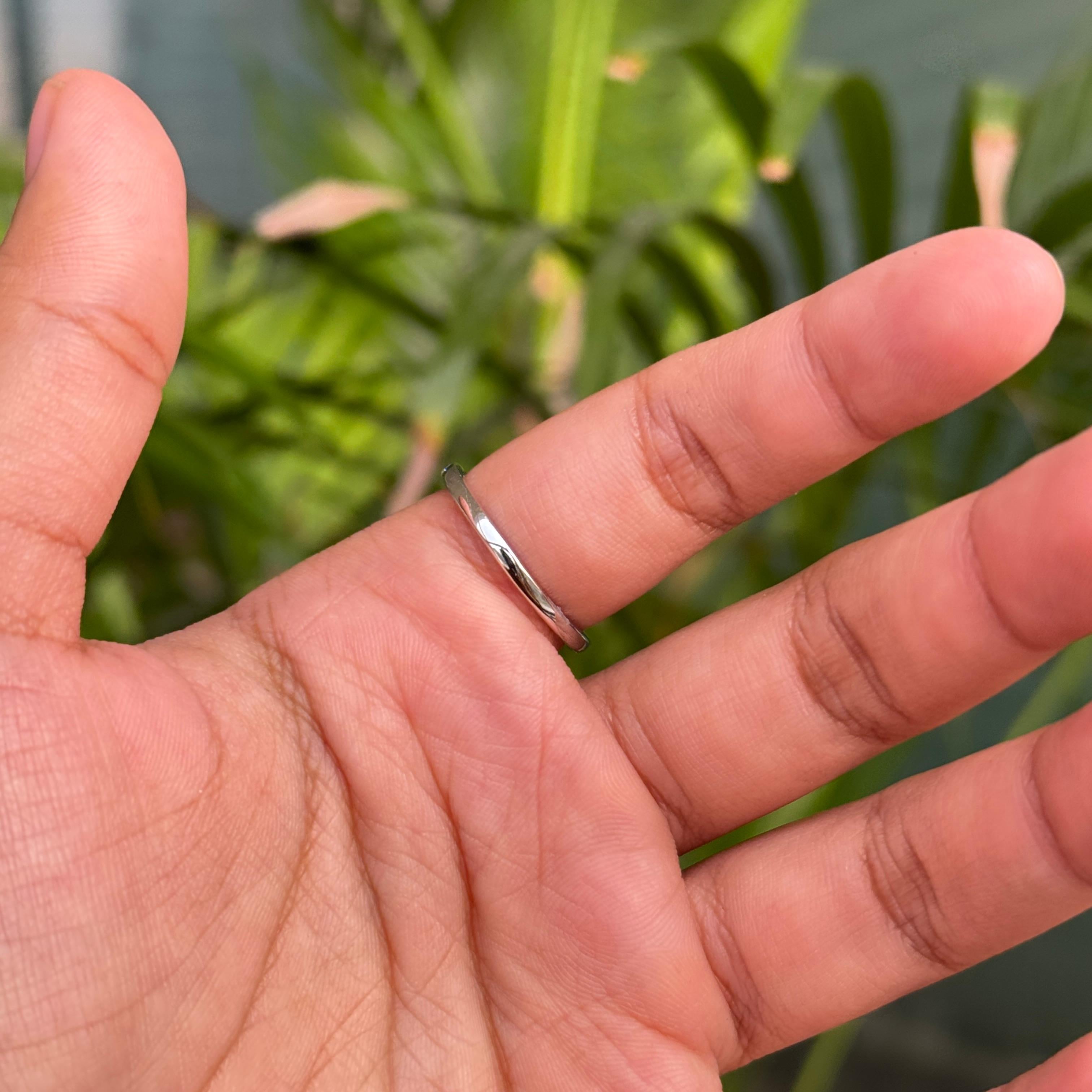 En vente :  VR Jewels Bague en or blanc massif 14 carats de 1,31 carat d'émeraudes zambiennes en forme de poire 8