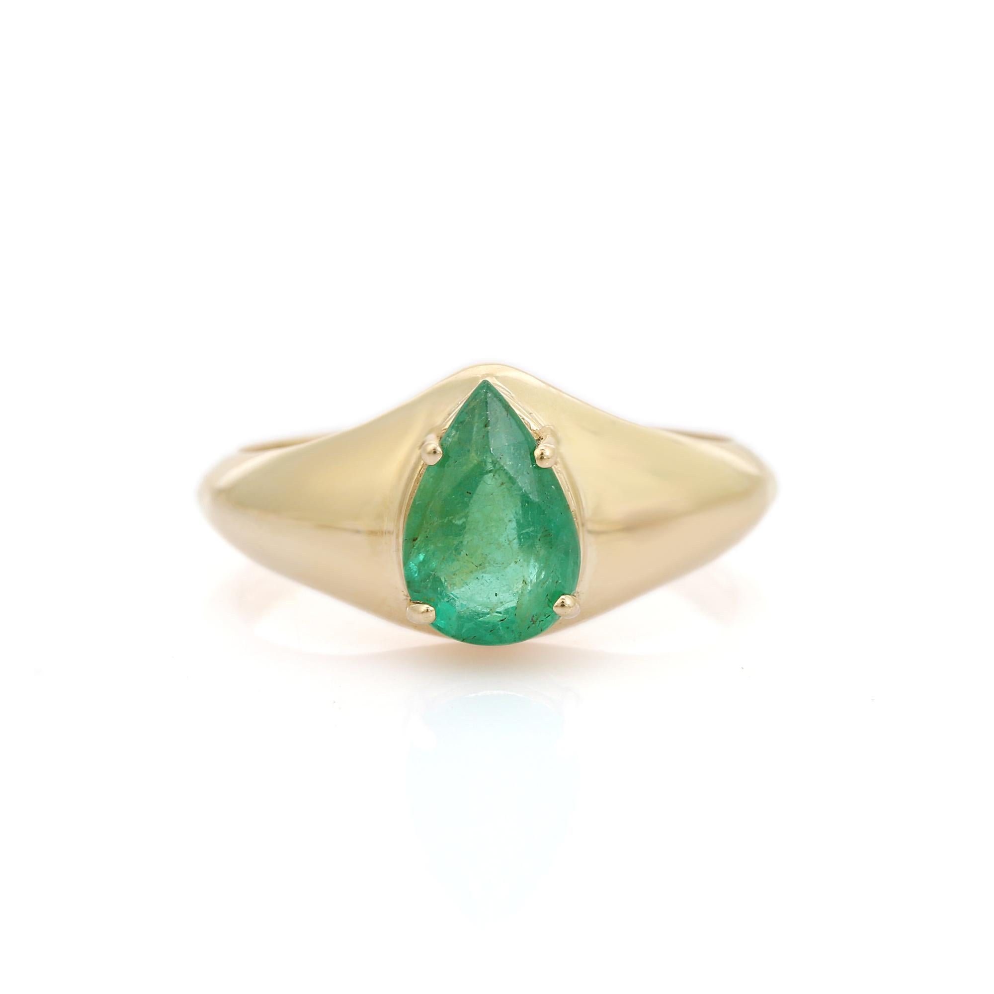 For Sale:  VR Jewels 14K Solid Yellow Gold Signet Unisex Ring with Pear Shaped Emerald 3