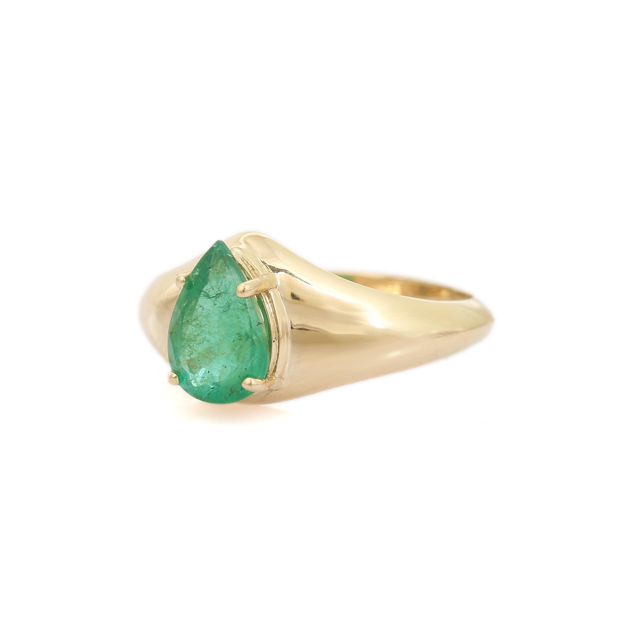 For Sale:  VR Jewels 14K Solid Yellow Gold Signet Unisex Ring with Pear Shaped Emerald 7