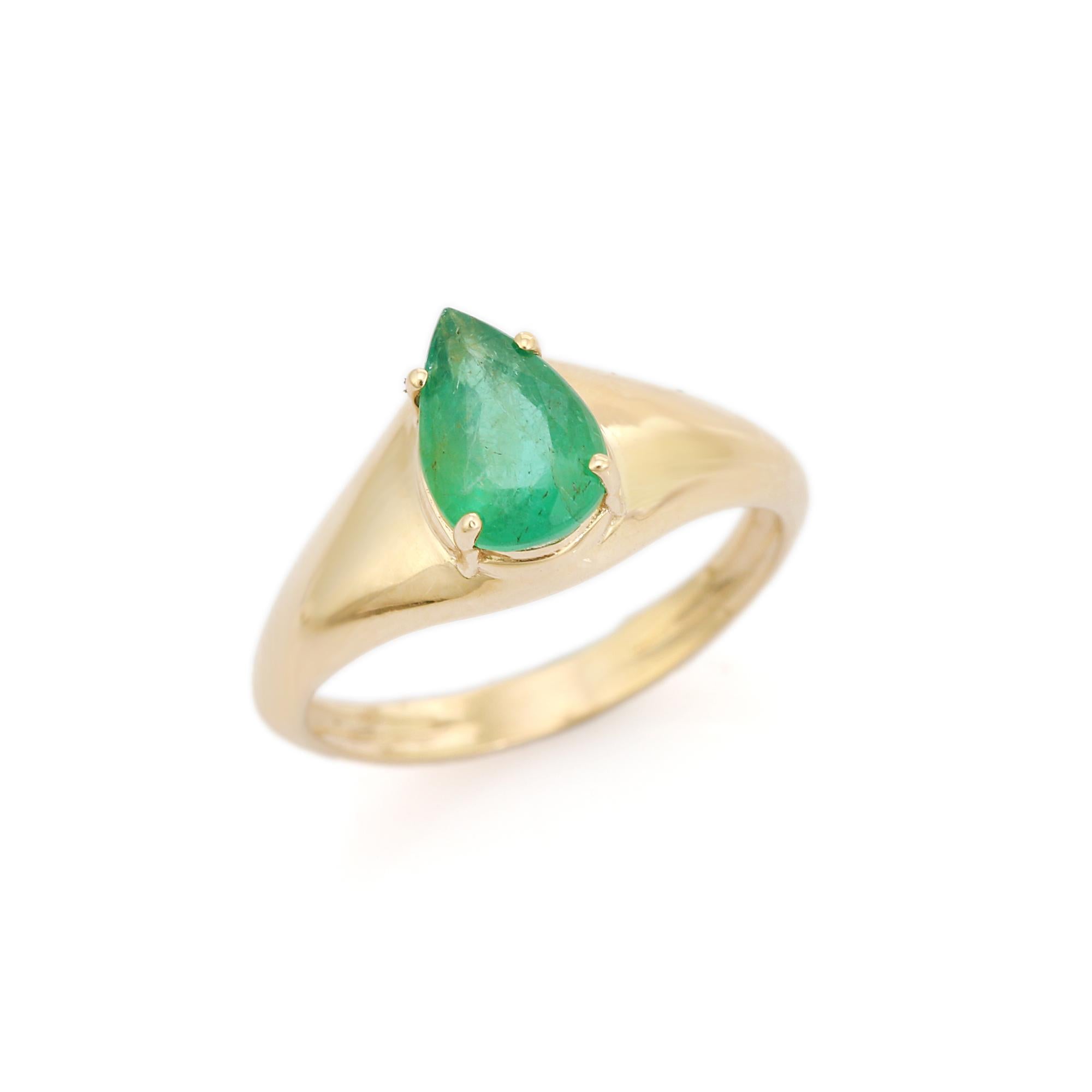 For Sale:  VR Jewels 14K Solid Yellow Gold Signet Unisex Ring with Pear Shaped Emerald 9