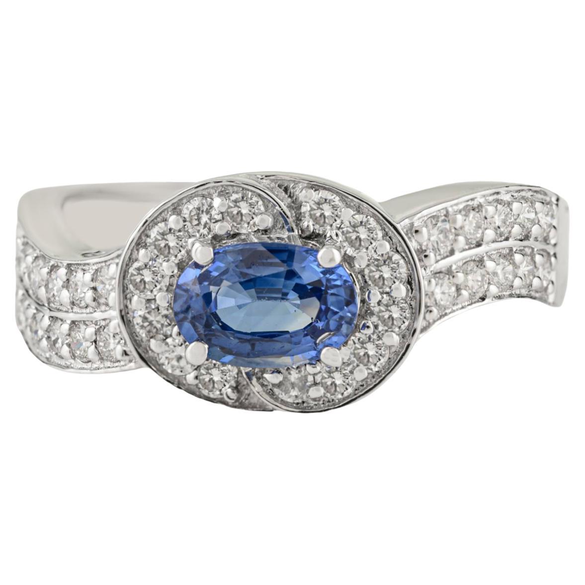 VR Jewels Bague ondulée en or blanc 14 carats avec saphir bleu de taille ovale et diamant en halo