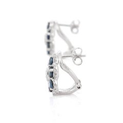 Pendientes florales de zafiro y diamantes en oro blanco macizo de 14 quilates