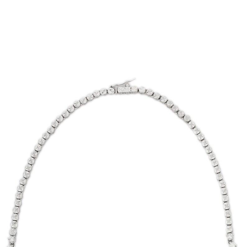 Women's  Stunning 5.5 CTW Diamond Heart Necklace in 18kt Solid White Gold For Sale