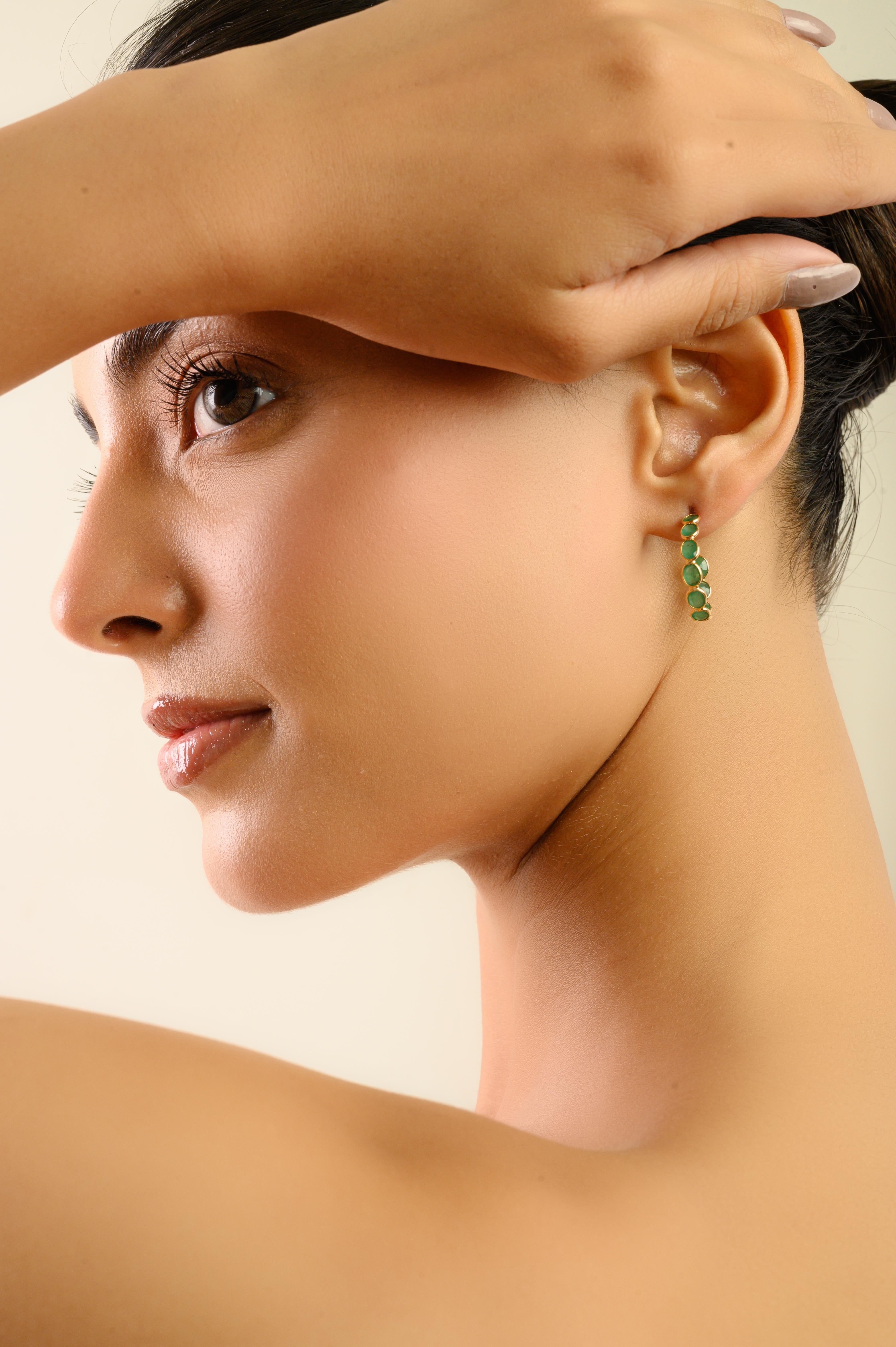 Taille ovale VR Jewels Boucles d'oreilles en or jaune 18K avec émeraude ovale de 4,20 ct Cadeau de Noël en vente