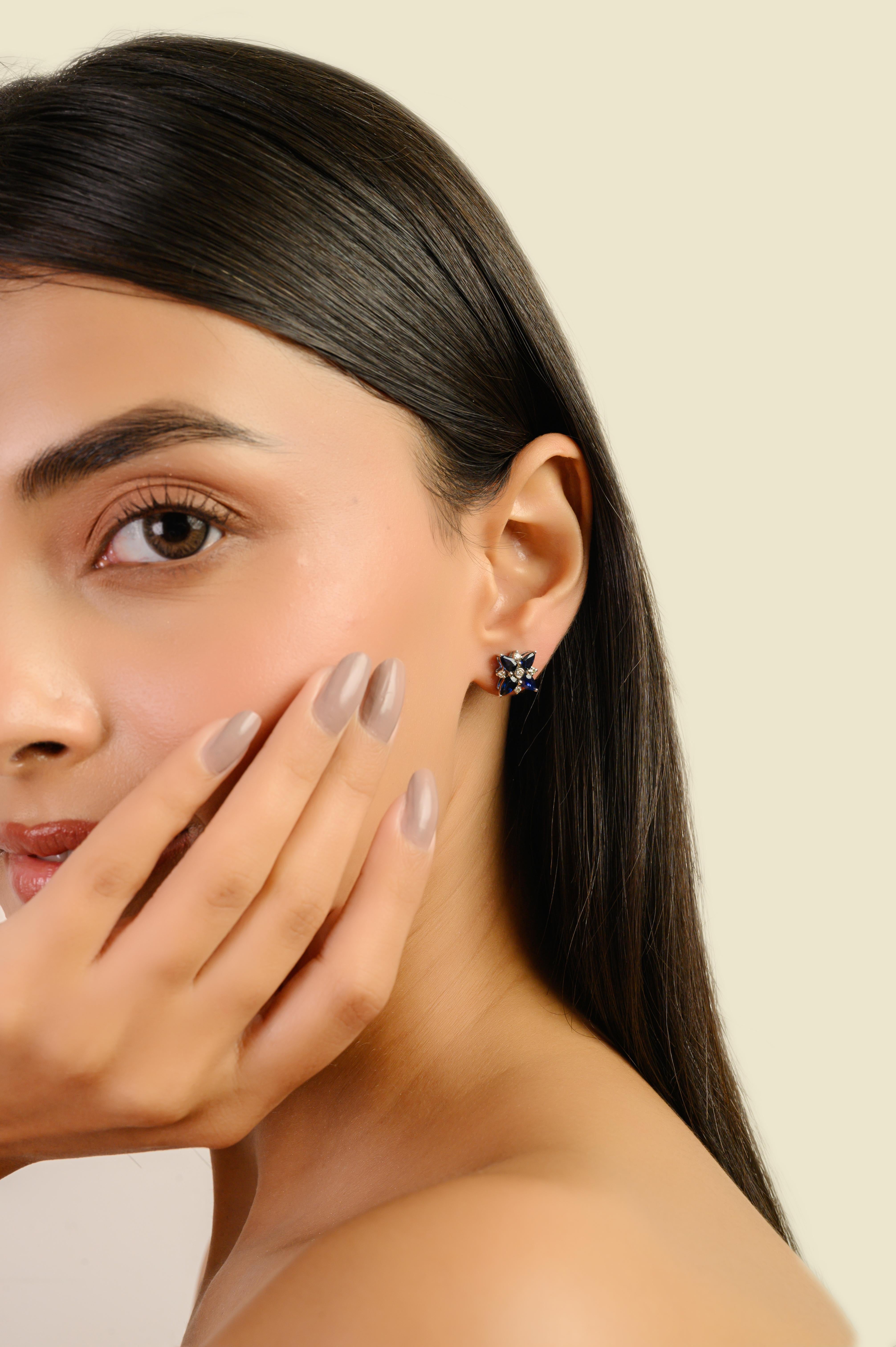 Taille poire VR Jewels 1.9Ct Blue Sapphire & Diamond Floral Stud Ears in 14K White Gold (Boucles d'oreilles en or blanc 14K) en vente