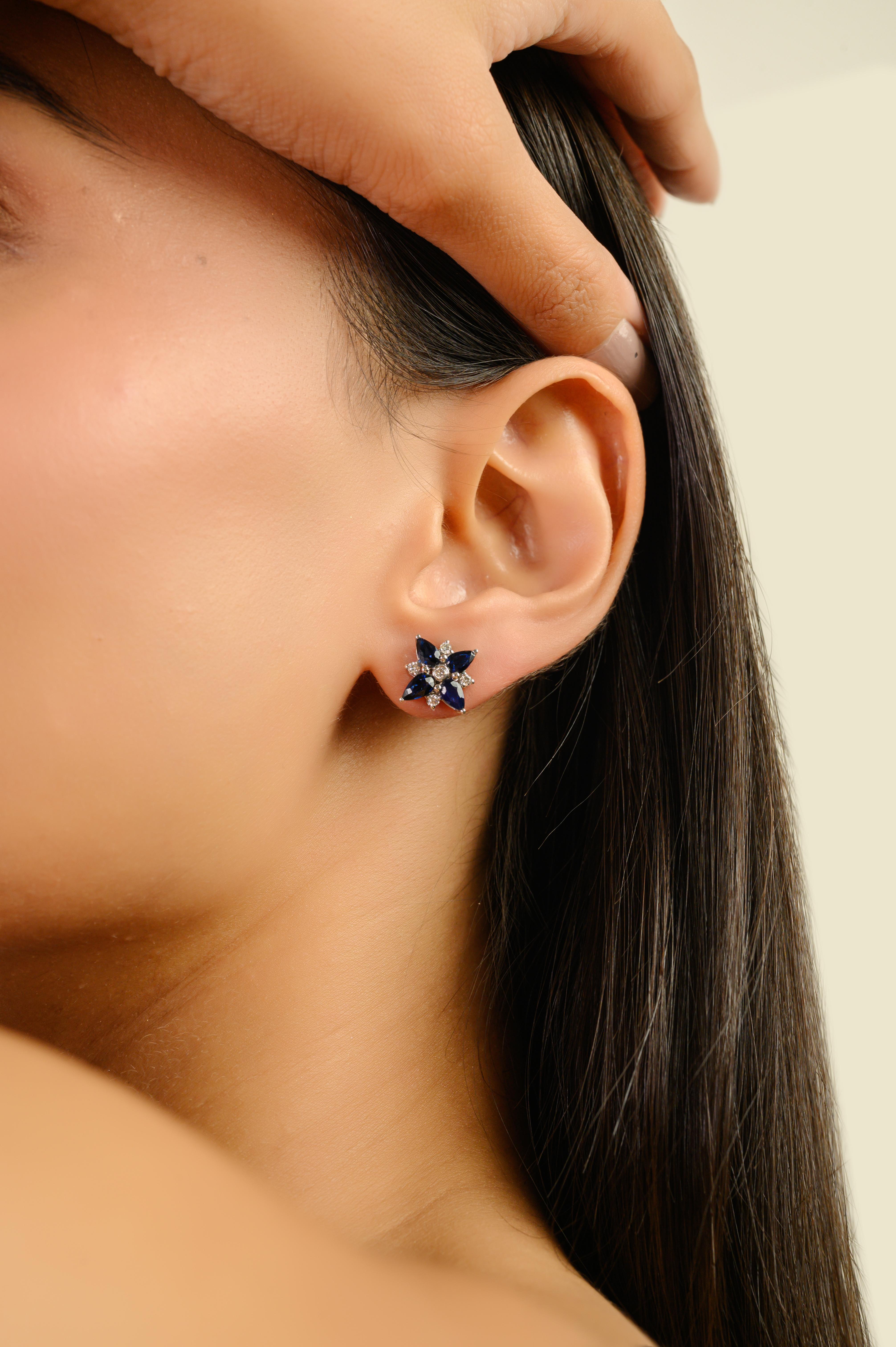 VR Jewels 1.9Ct Blue Sapphire & Diamond Floral Stud Ears in 14K White Gold (Boucles d'oreilles en or blanc 14K) Pour femmes en vente