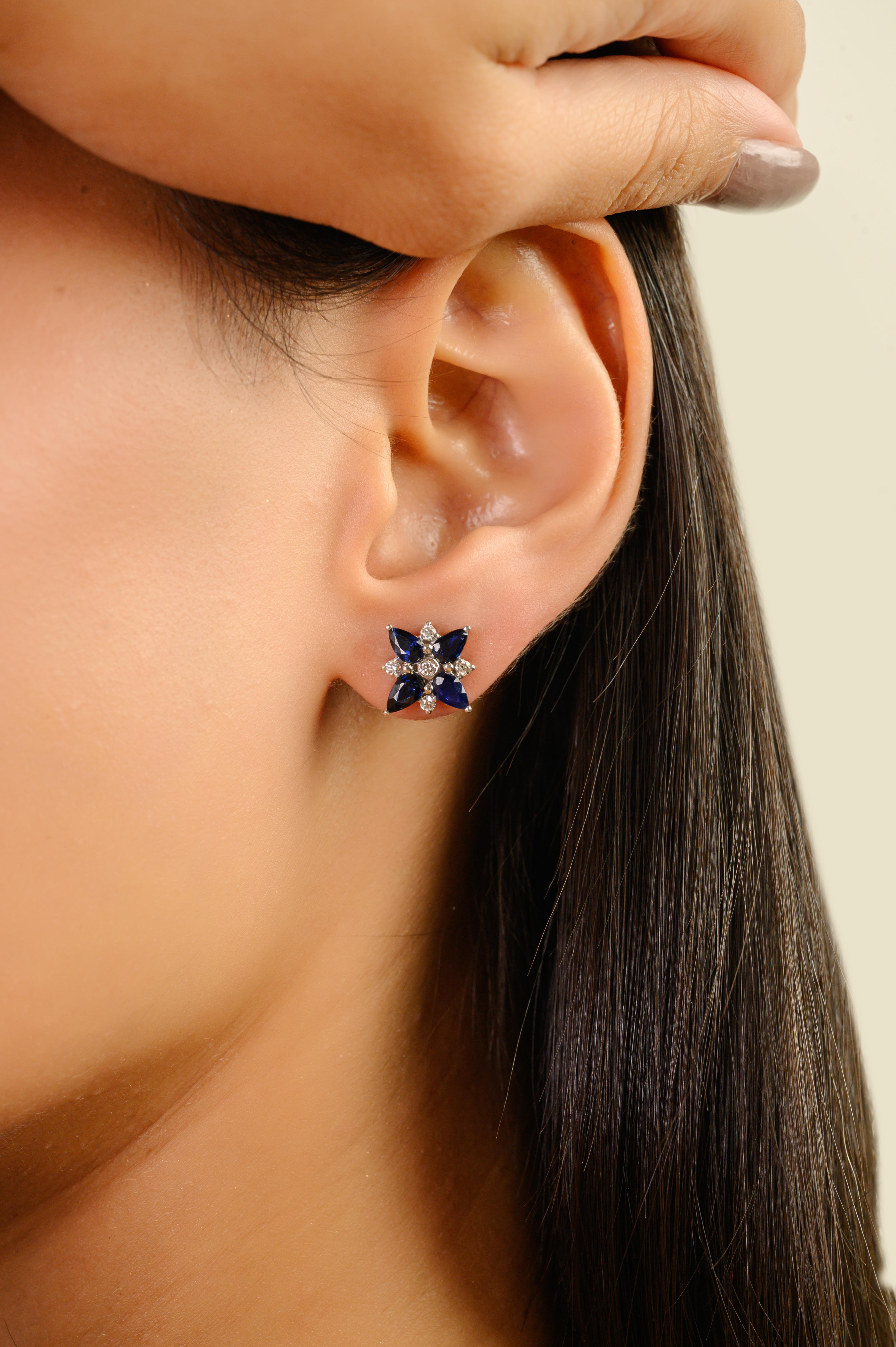 VR Jewels 1.9Ct Blue Sapphire & Diamond Floral Stud Ears in 14K White Gold (Boucles d'oreilles en or blanc 14K) en vente 2