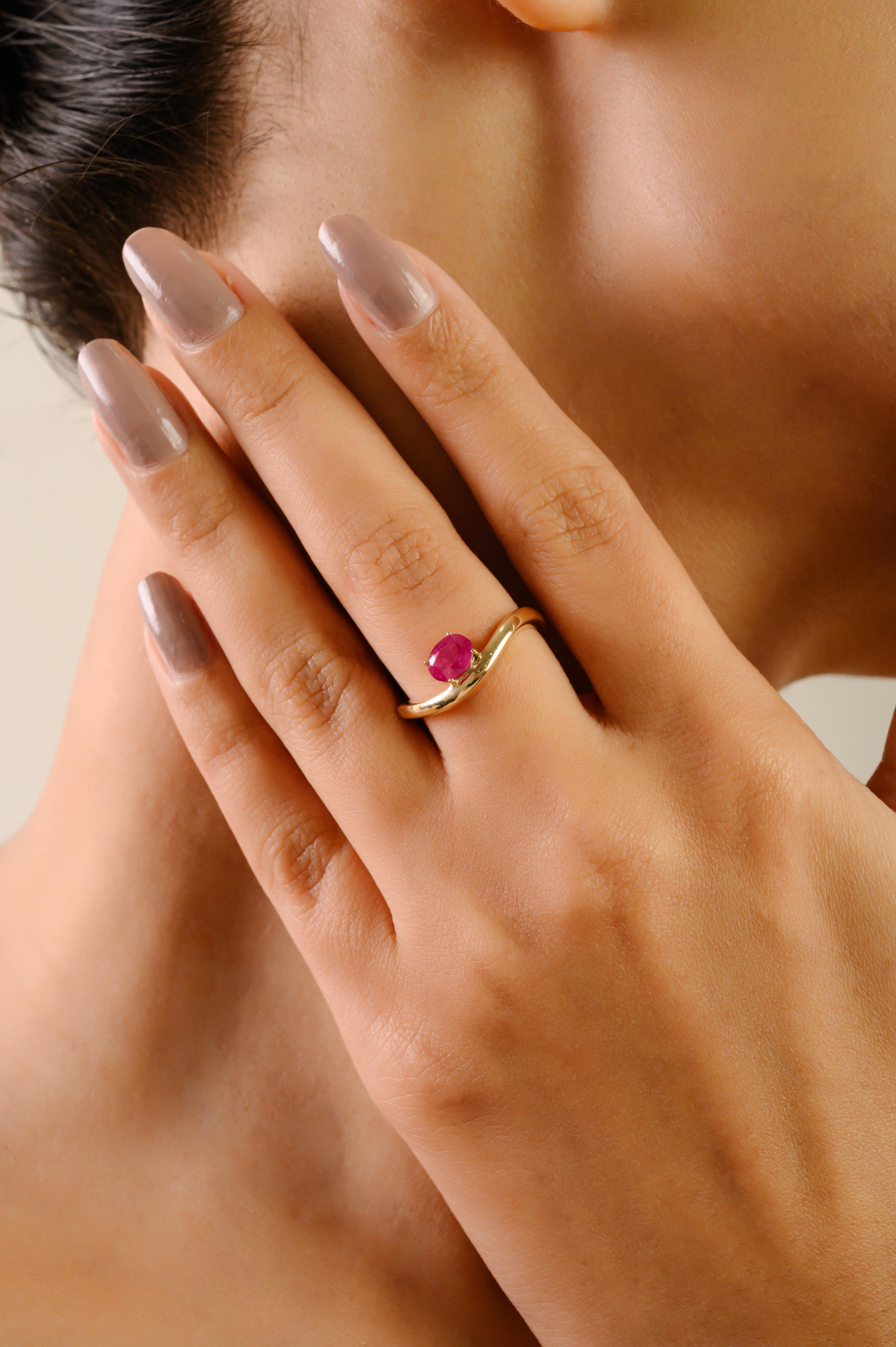 En venta: VR Jewels Anillo Onda Solitario de Rubí Natural de Corte Ovalado de 3,11 qt en Oro Amarillo de 14 quilates  2