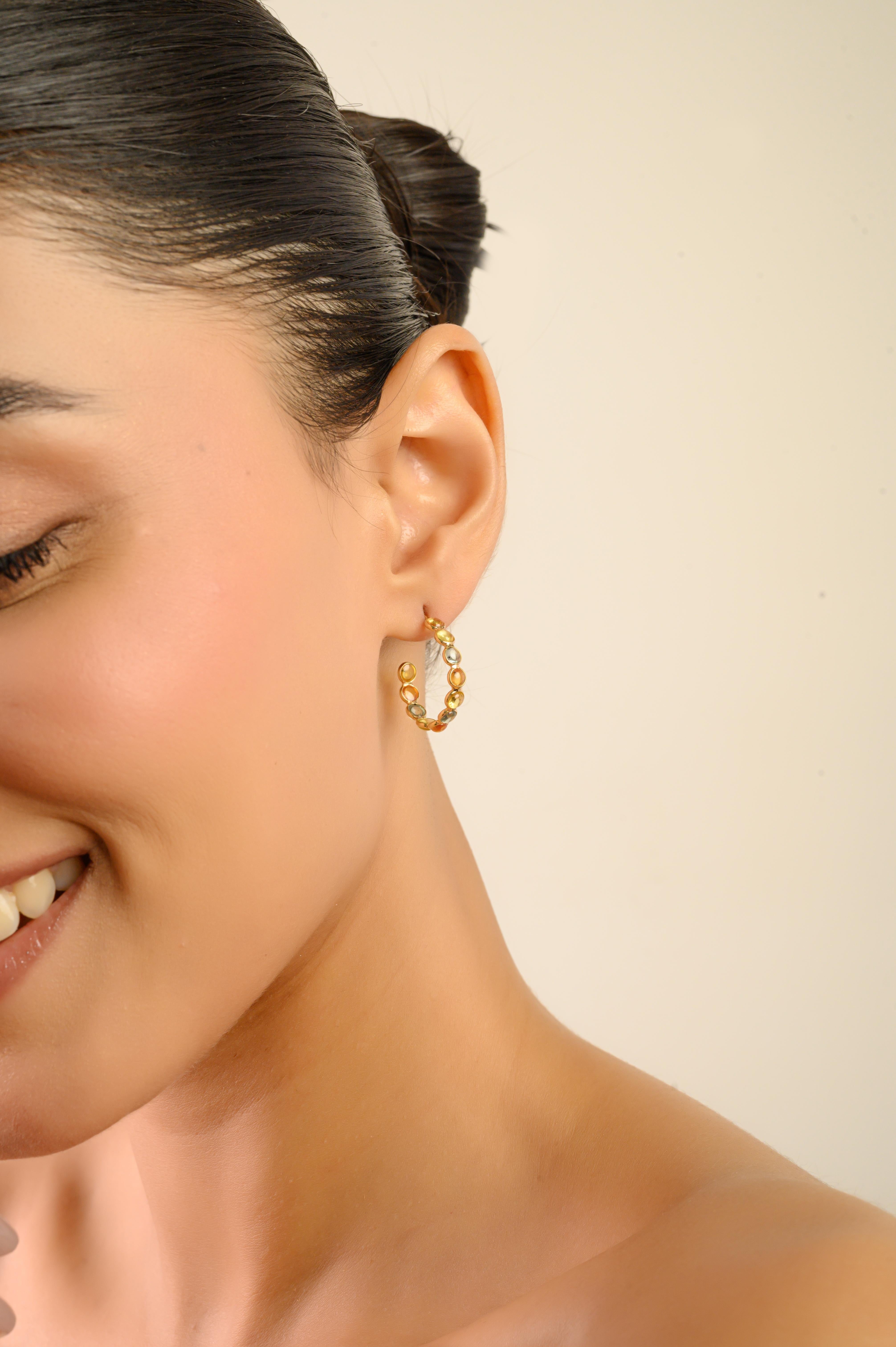 Taille ronde VR Jewels - Boucles d'oreilles en or jaune 18 carats avec saphirs multiples naturels de 5,59 carats en vente