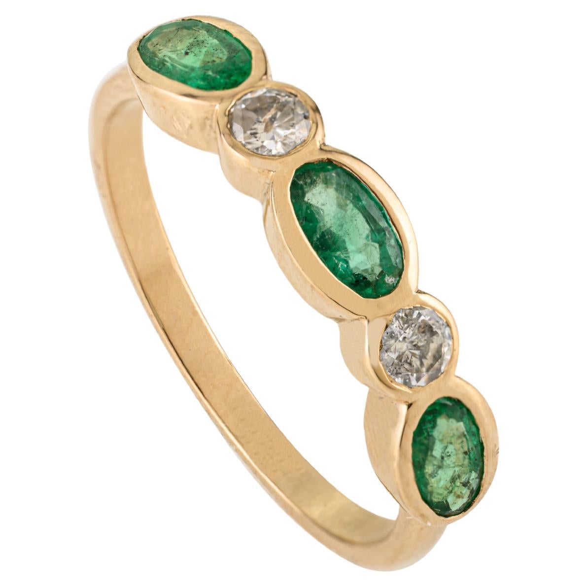 VR Jewels Bague empilable en or jaune 14 carats à cinq pierres, émeraudes et diamants