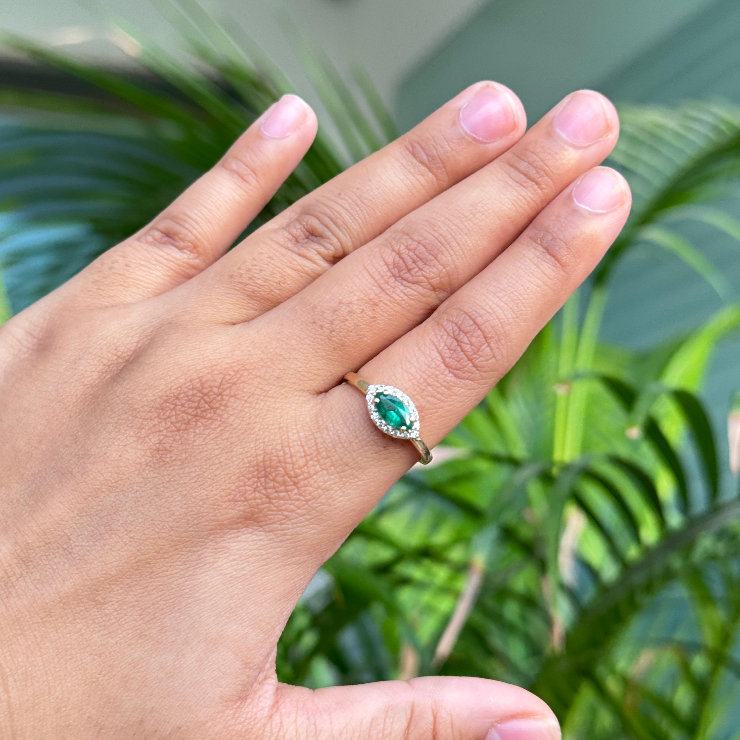 En vente :  VR Jewels Bague halo en or jaune massif 14 carats avec émeraude taillée en marquise et diamant 10