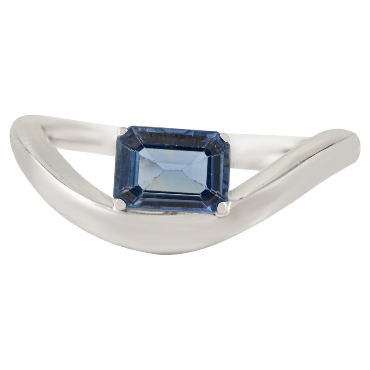 VR Jewels Minimalistischer 14K Weißgold Smaragd-Schliff Natürlicher Blauer Saphir Wellenring