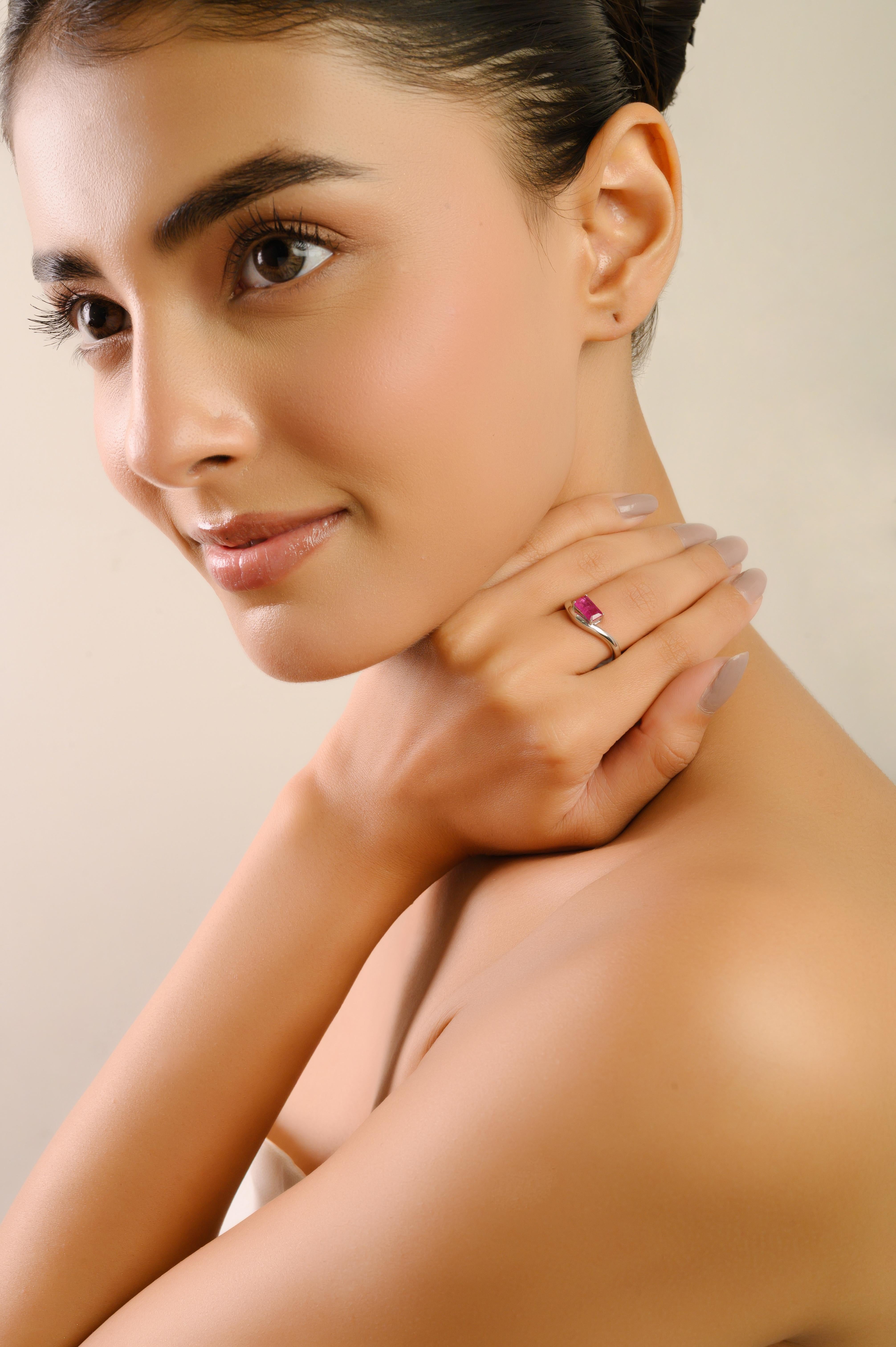 Im Angebot: VR Jewels Moderner Wellenring mit natürlichem Rubin im Oktagon-Schliff aus 14K Weißgold () 6