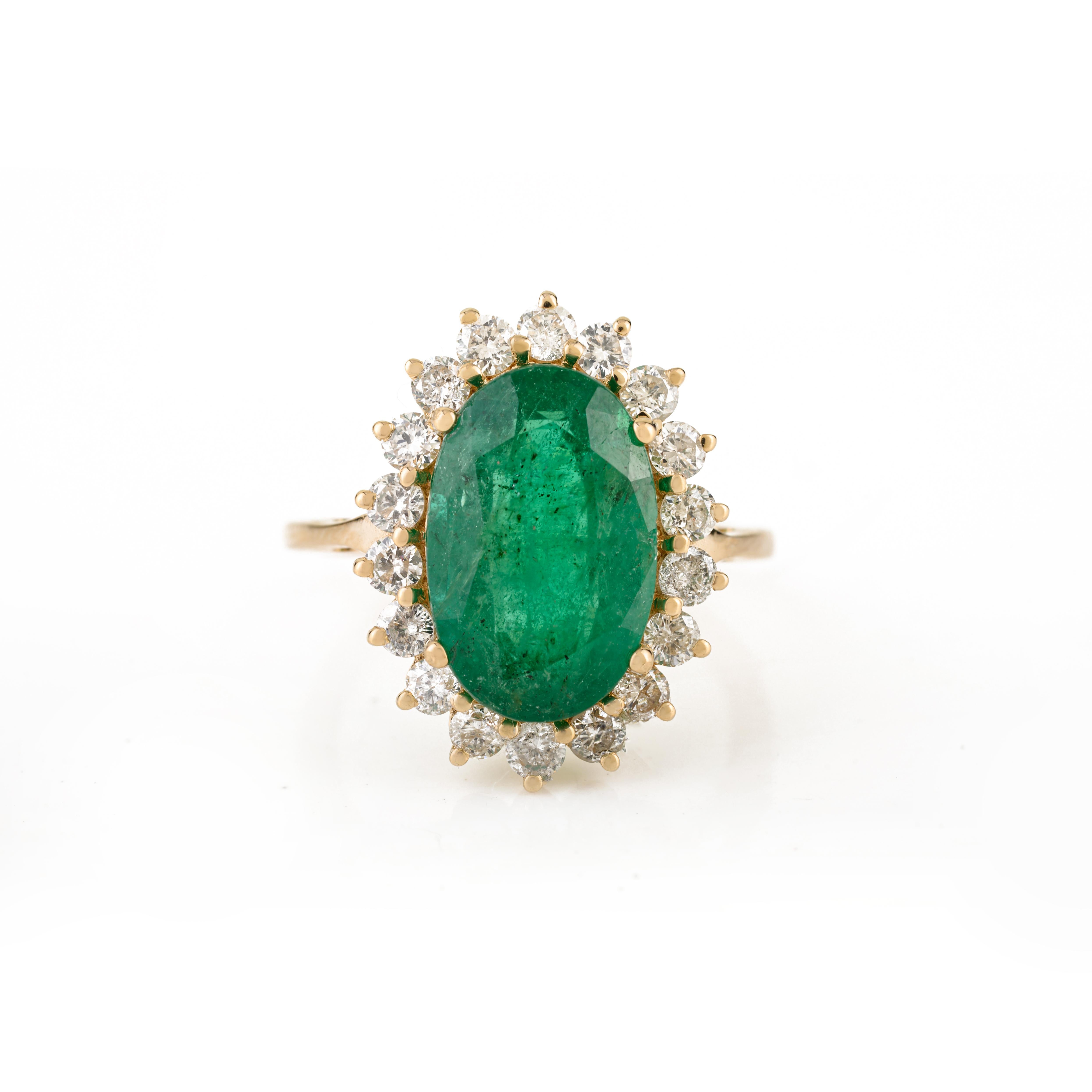 Im Angebot: VR Jewels Prinzessin Diana inspiriert 3.9Ct Smaragd & Diamant Halo Ring in 14K Gold () 5