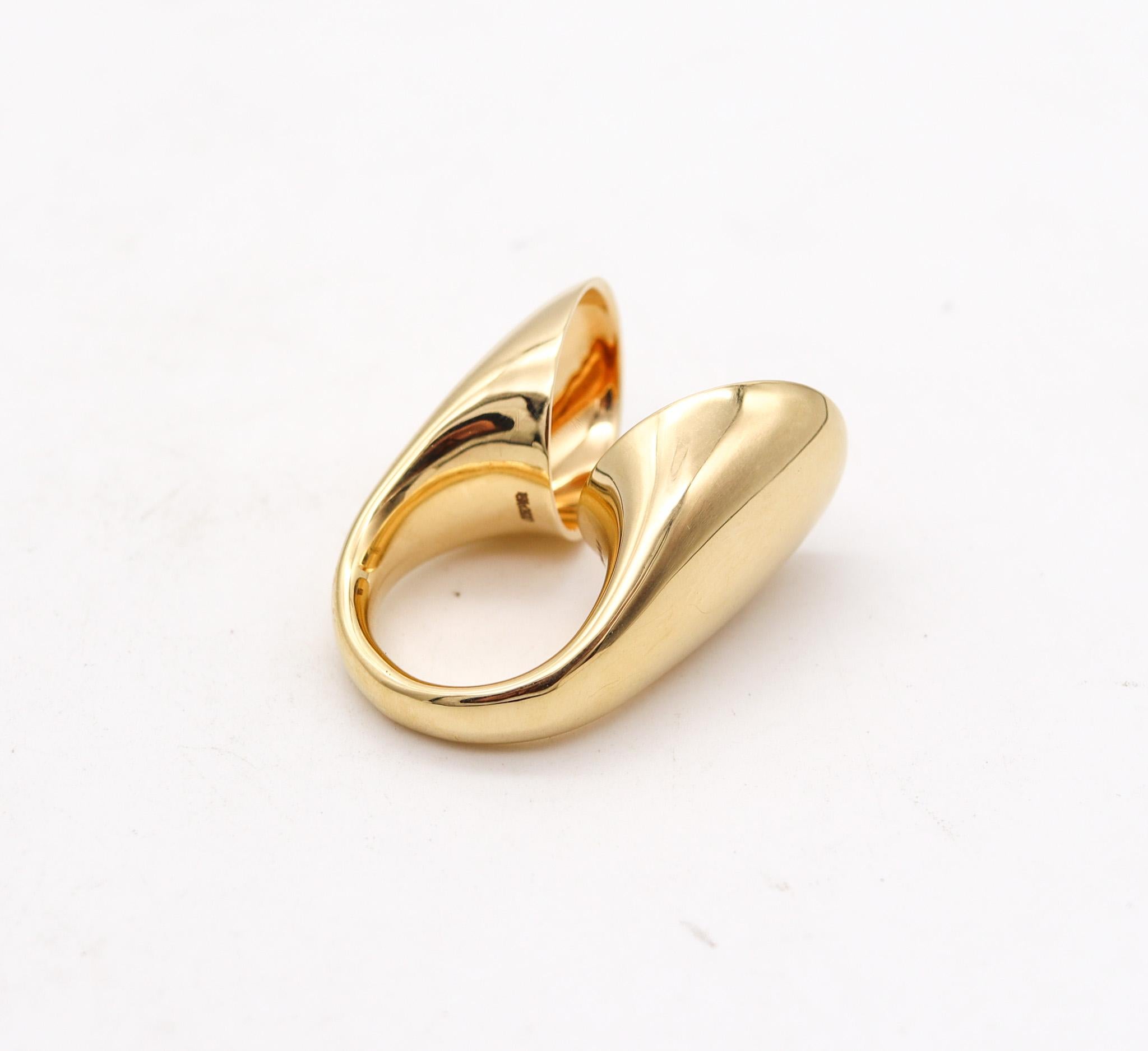 Sculptural cocktail ring designed by VRAM.

Fantastic sculptural ring, created at the VRAM Studio in Los Angeles, California. This contemporary ring is called ECHO and was crafted with an aerodynamical shape and generous scale in solid yellow gold