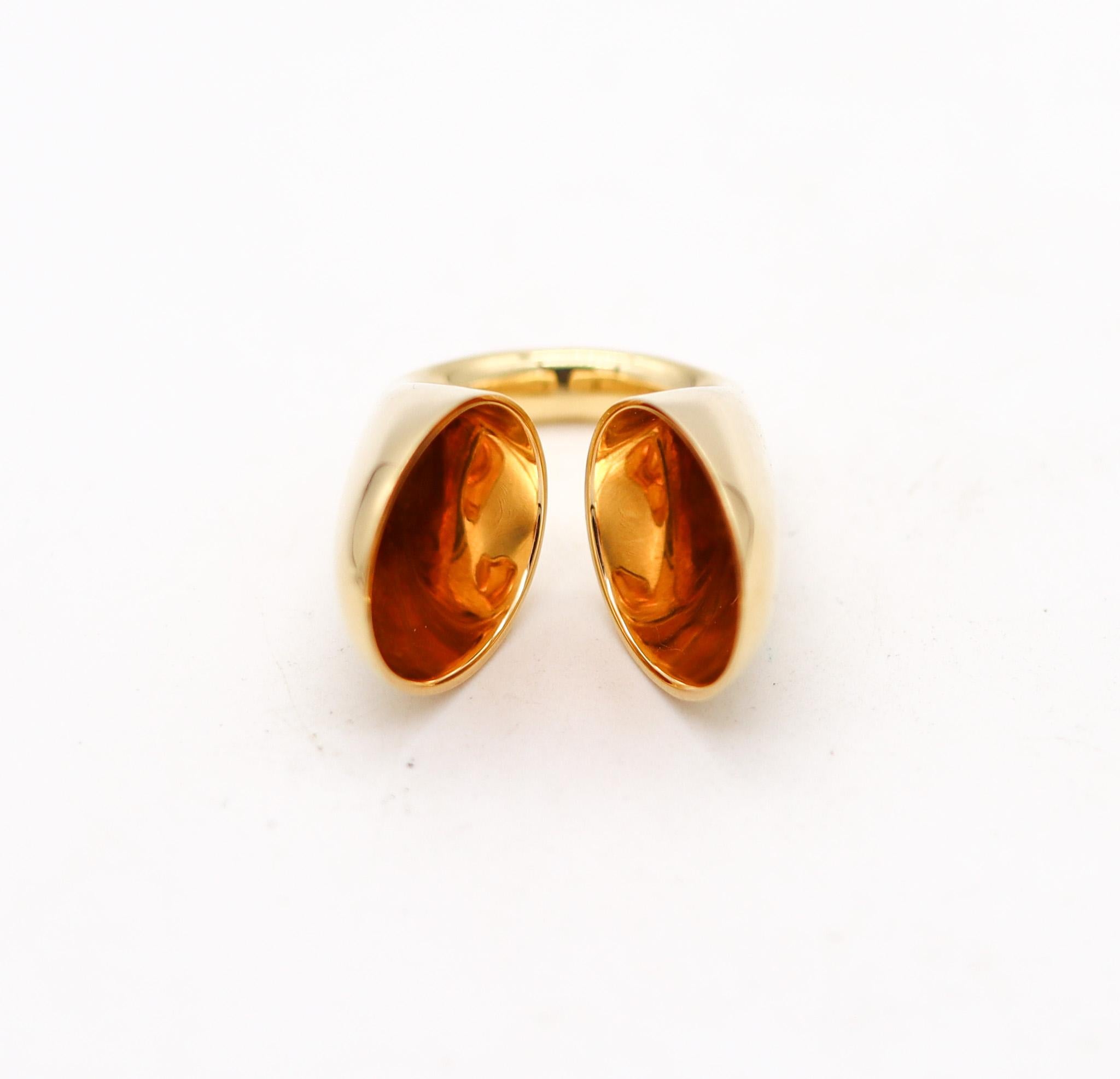 Vram Minassian Modernist Sculptural Echo Ring In Polished 18Kt Yellow Gold In Excellent Condition For Sale In Miami, FL