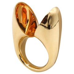 Vintage Vram Minassian Modernist Sculptural Echo Ring In Polished 18Kt Yellow Gold