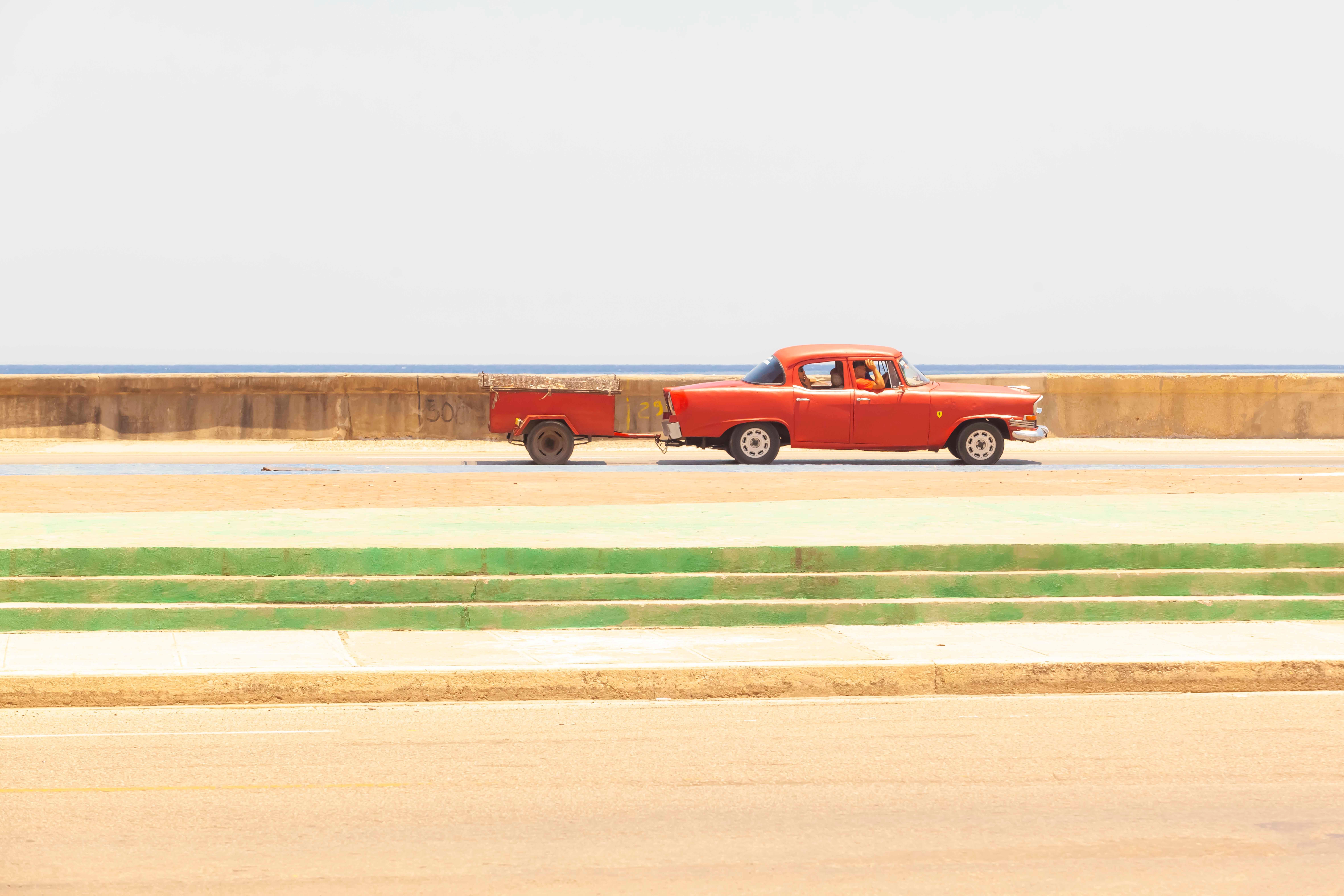 Véronique Fel Figurative Photograph - Habana's Old Cars n°4