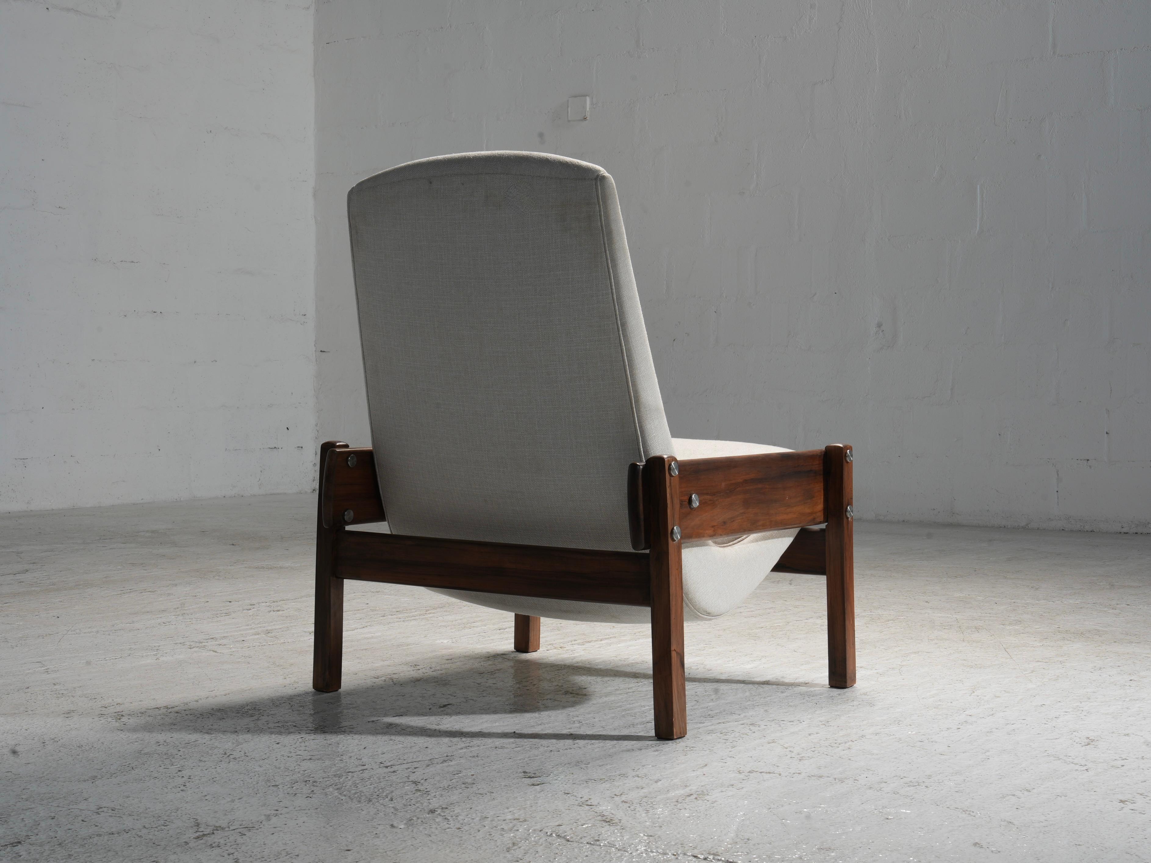 'Vronka' Armchair by Sergio Rodrigues in Wood and Fabric, Brazil, 1962 For Sale 1