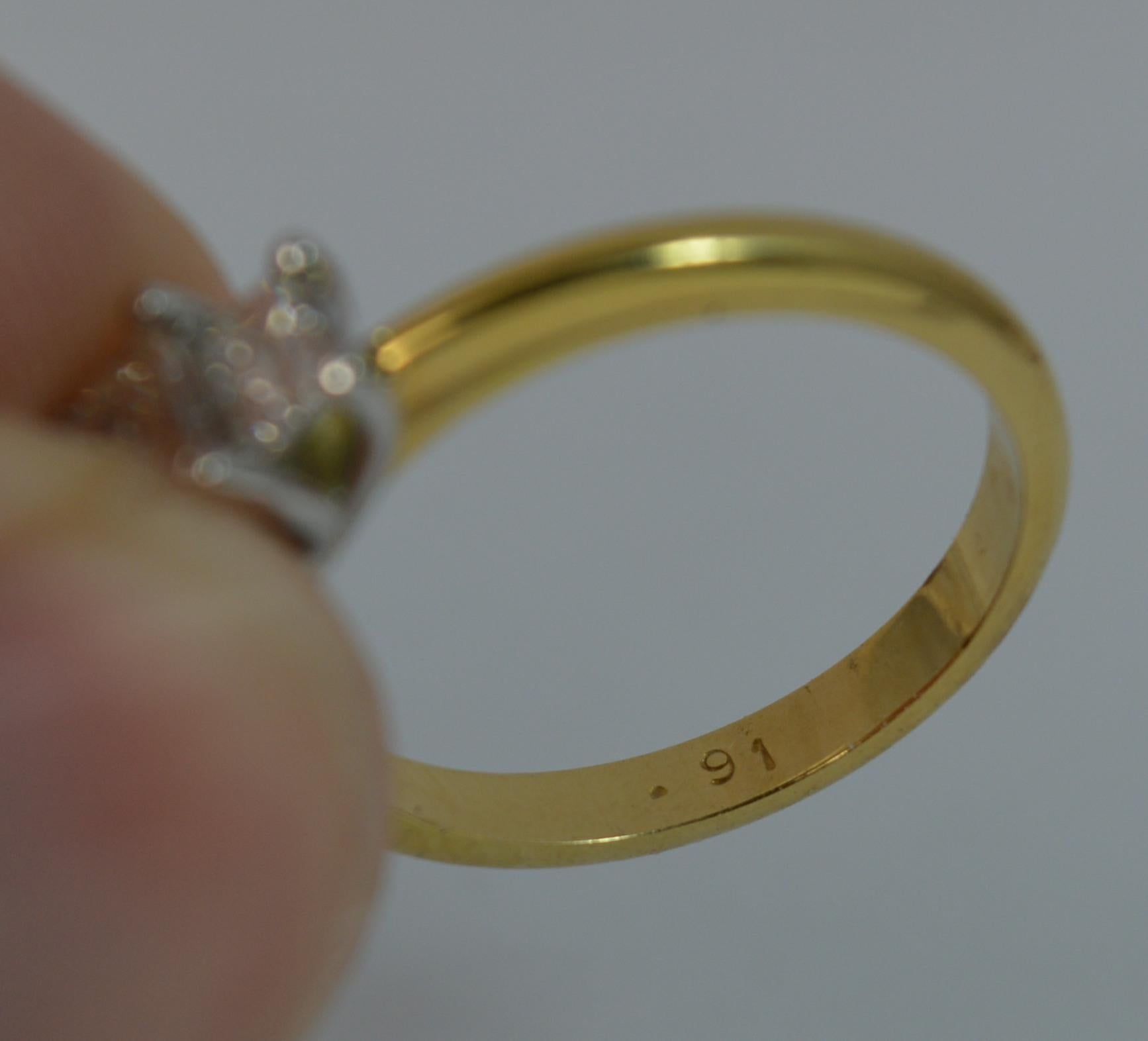 VS 0.91 Carat Diamond and 18 Carat Gold Trilogy Ring 5