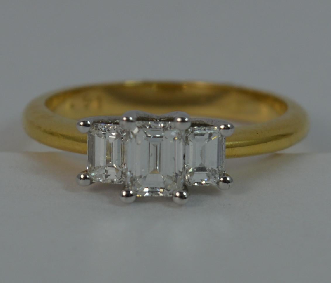 VS 0.91 Carat Diamond and 18 Carat Gold Trilogy Ring 7