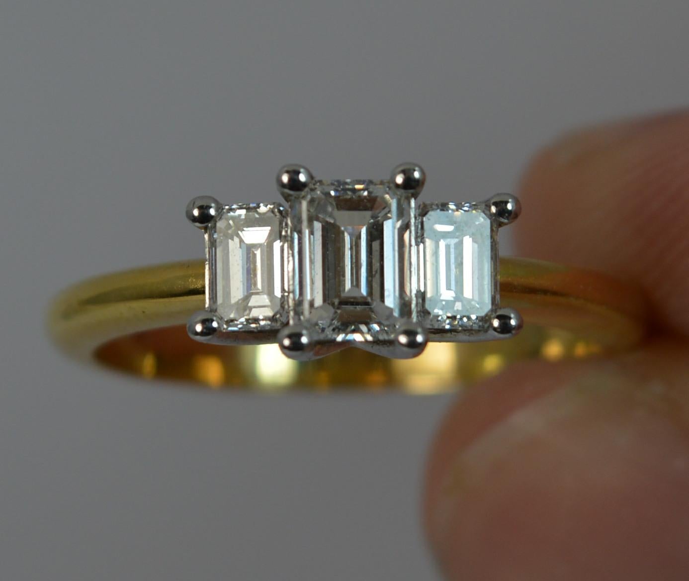 VS 0.91 Carat Diamond and 18 Carat Gold Trilogy Ring 1