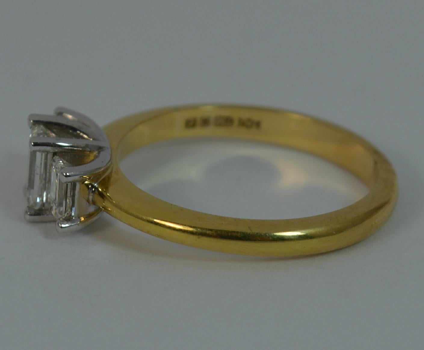 VS 0.91 Carat Diamond and 18 Carat Gold Trilogy Ring 2