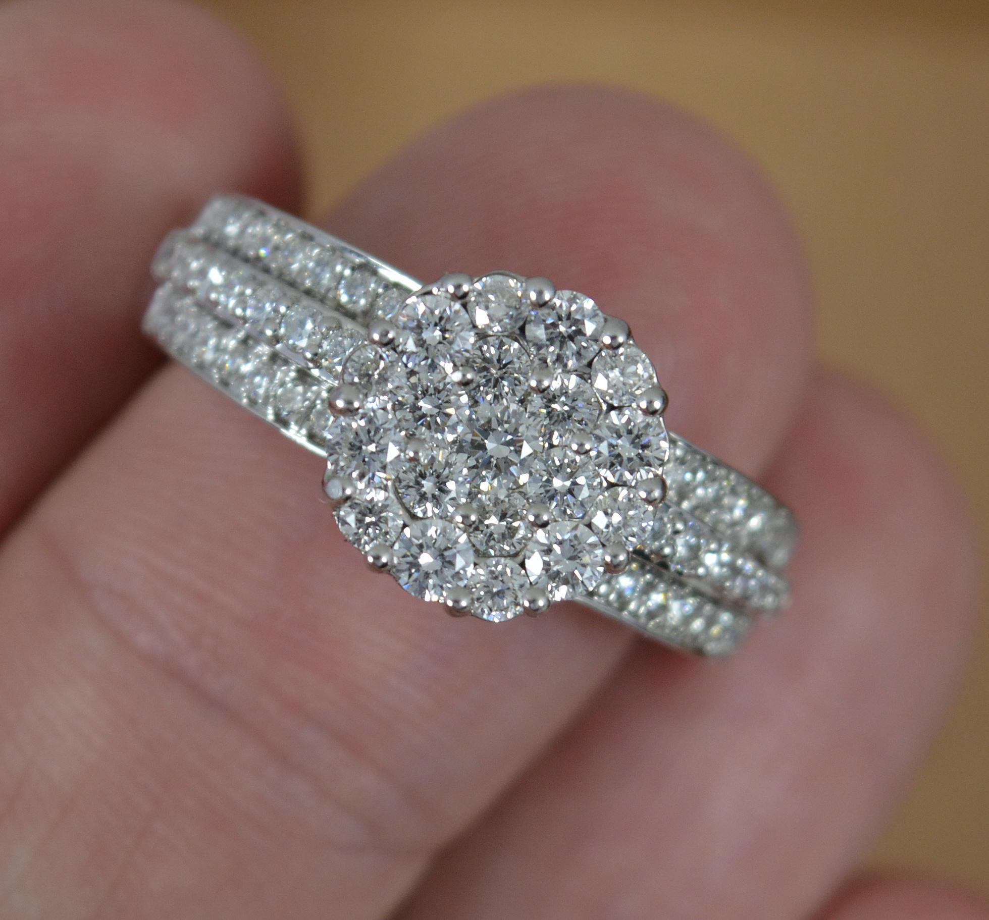 Vs 1,00ct Diamant und Platin Rae Cluster-Ring im Zustand „Hervorragend“ im Angebot in St Helens, GB