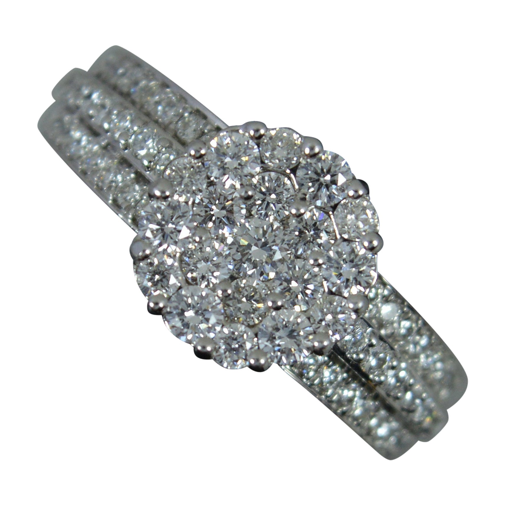 Vs 1,00ct Diamant und Platin Rae Cluster-Ring im Angebot
