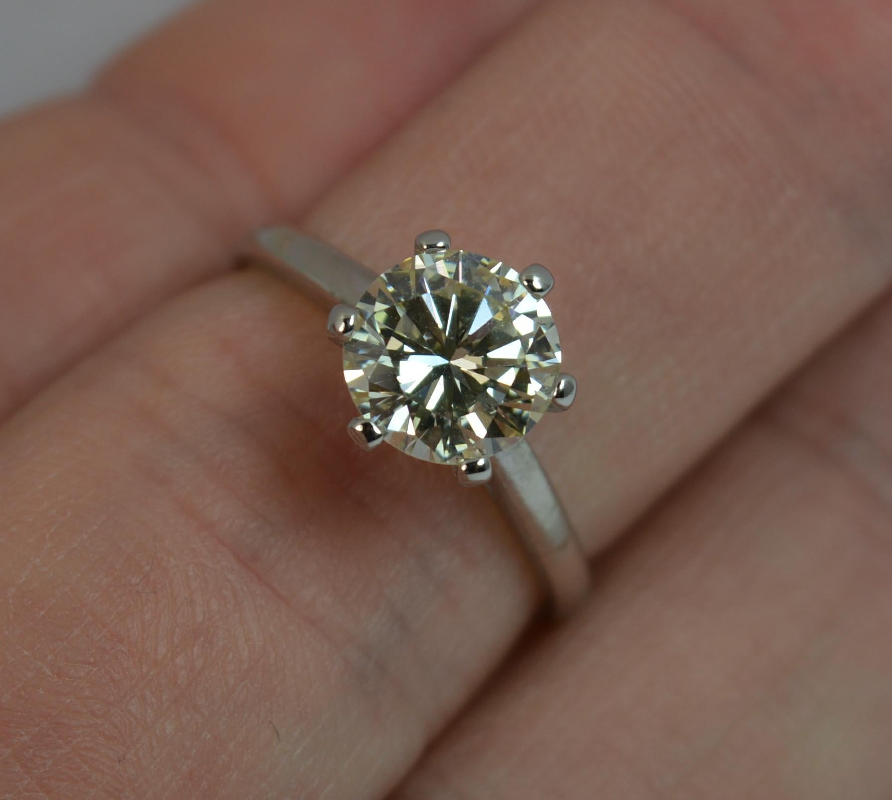 Modern VS 1.40 Carat Round Brilliant Cut Diamond 18 Carat White Gold Engagement Ring