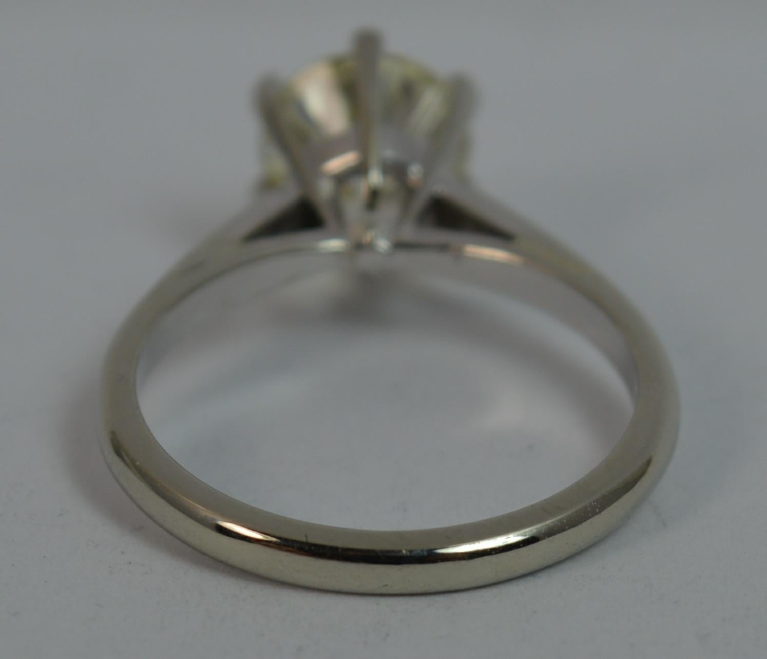 VS 1.40 Carat Round Brilliant Cut Diamond 18 Carat White Gold Engagement Ring In Excellent Condition In St Helens, GB