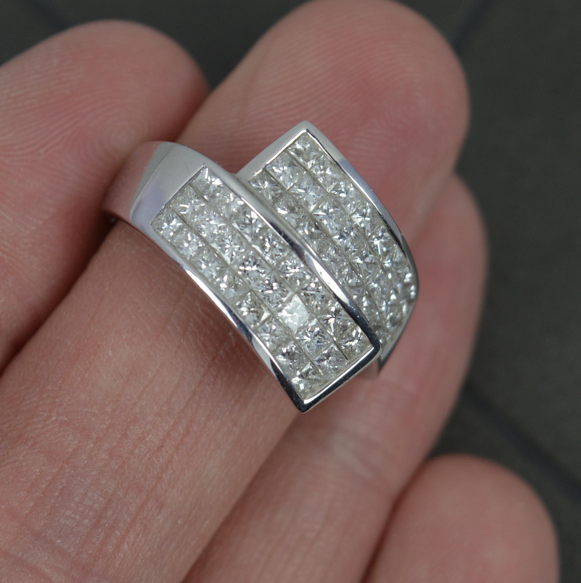 Women's Vs 1.73 Carat Diamond and 18 Carat White Gold Toi Et Moi Twist Cluster Ring For Sale