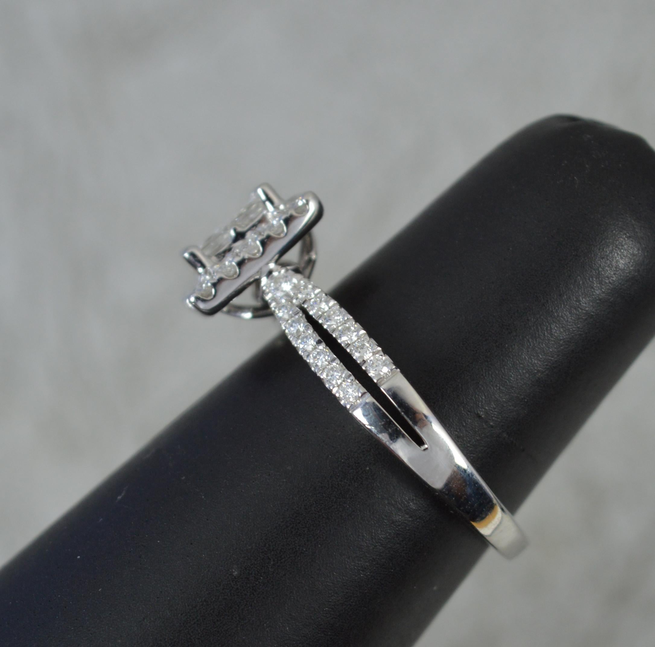 Women's VS Diamond Platinum Art Deco Design Cluster Engagement Ring For Sale