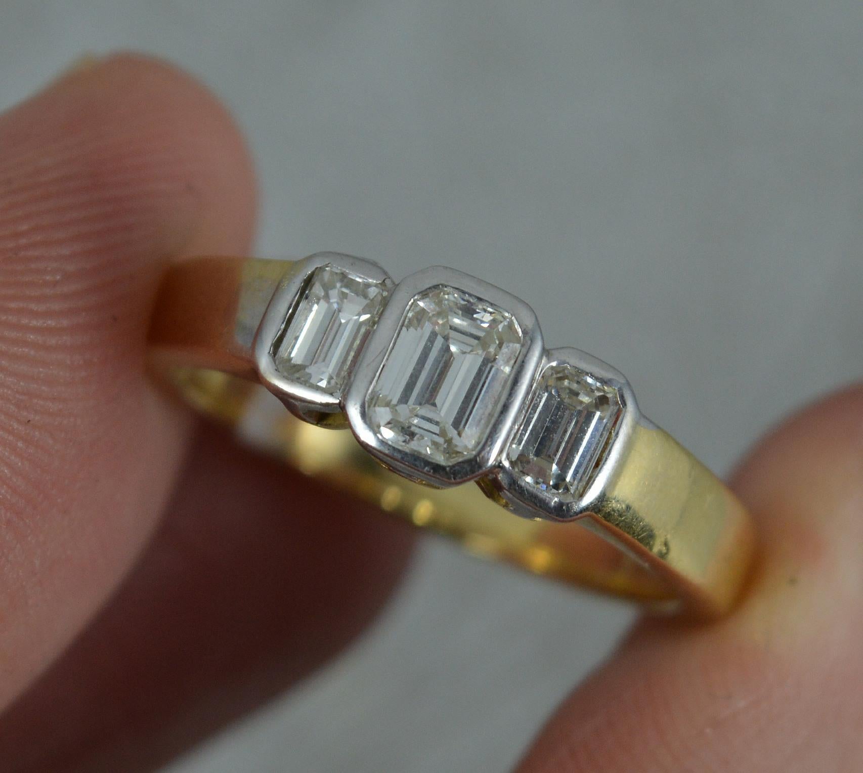 Vs1 0.75ct Diamond and 18ct Gold Trilogy Ring In Good Condition In St Helens, GB