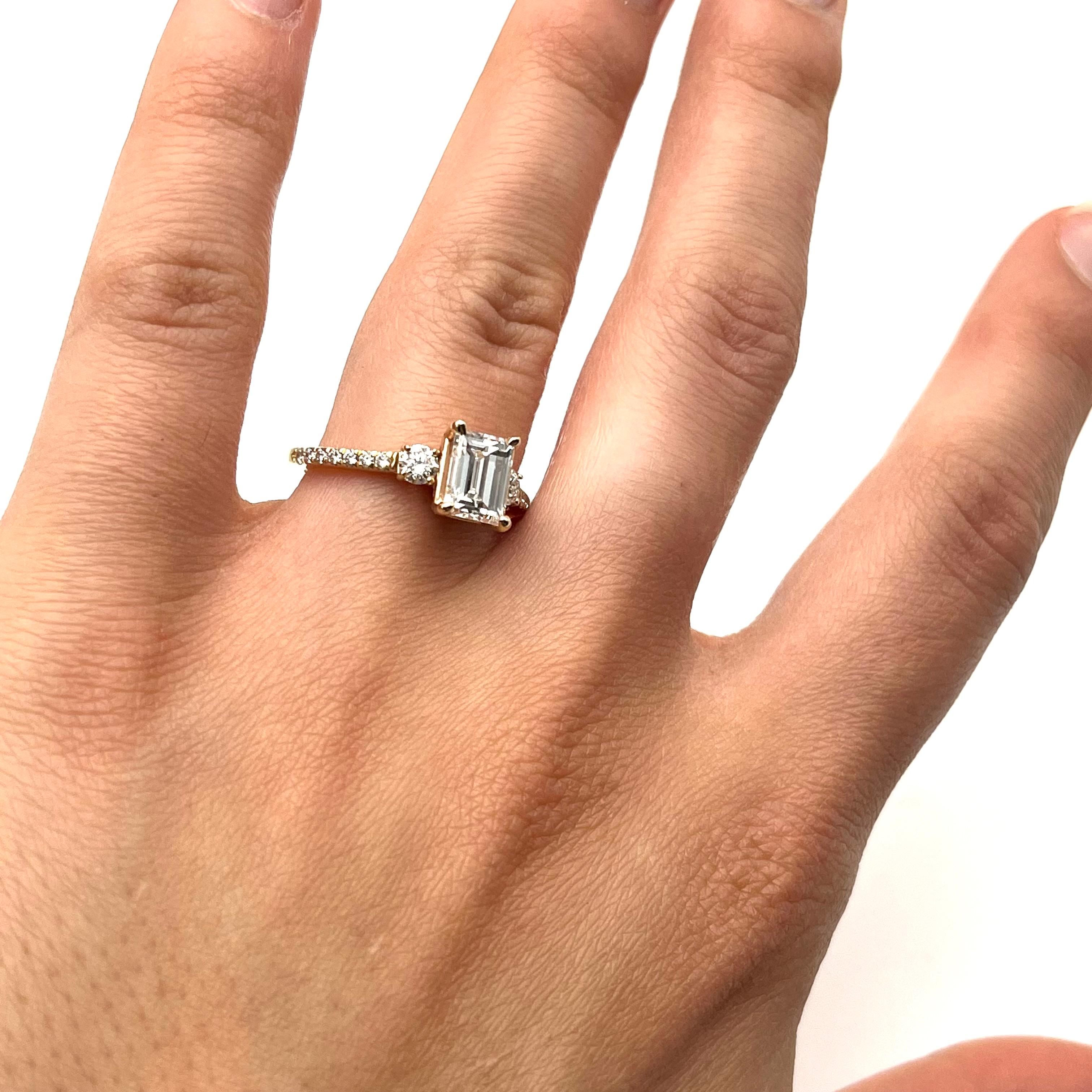 Contemporaneo Anello di fidanzamento con diamante VS2 da 1,28 carati in vendita