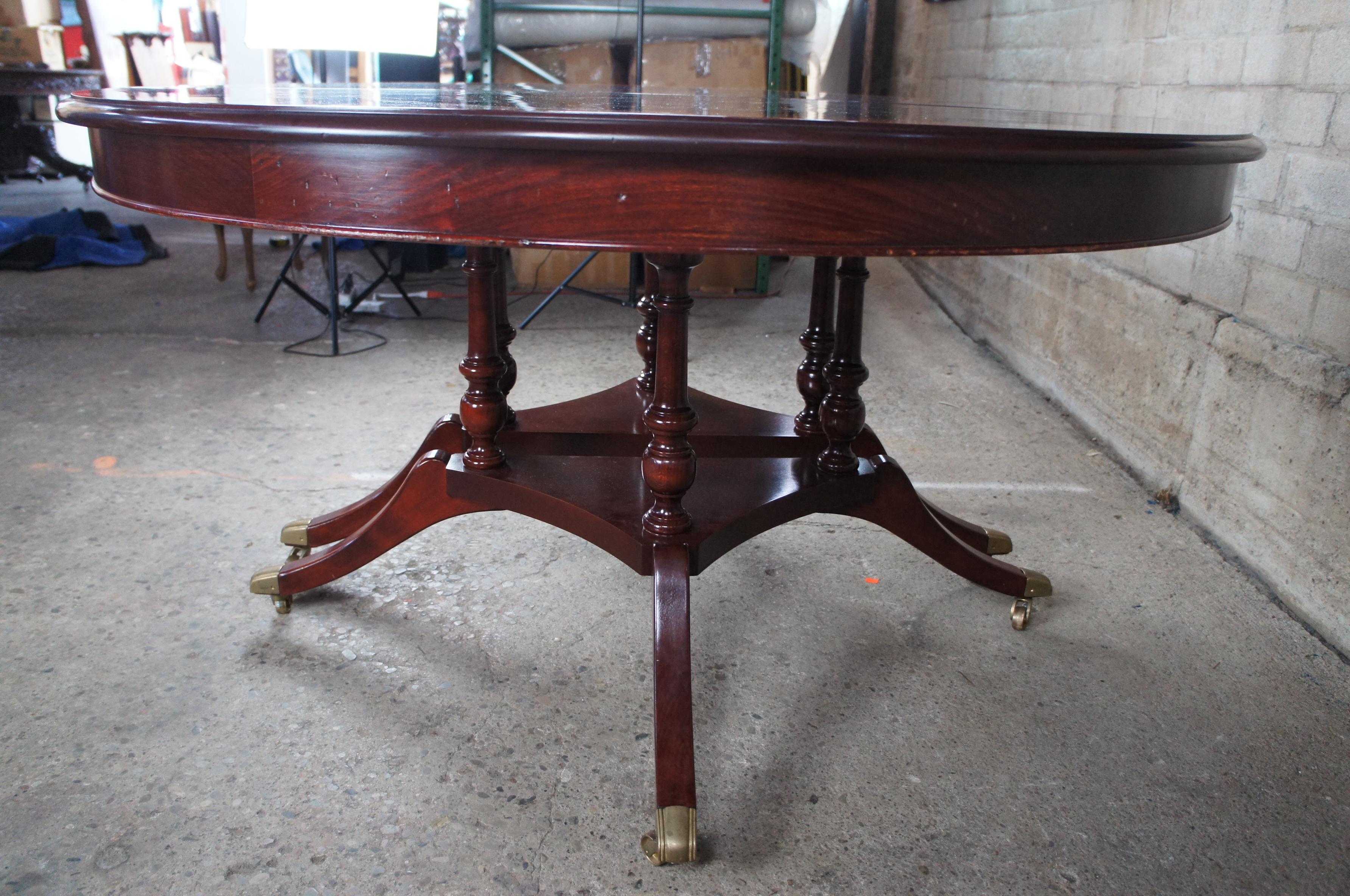 Vtg 18th Century Style Flame Mahogany Round Extendable Pedestal Dining Table 1