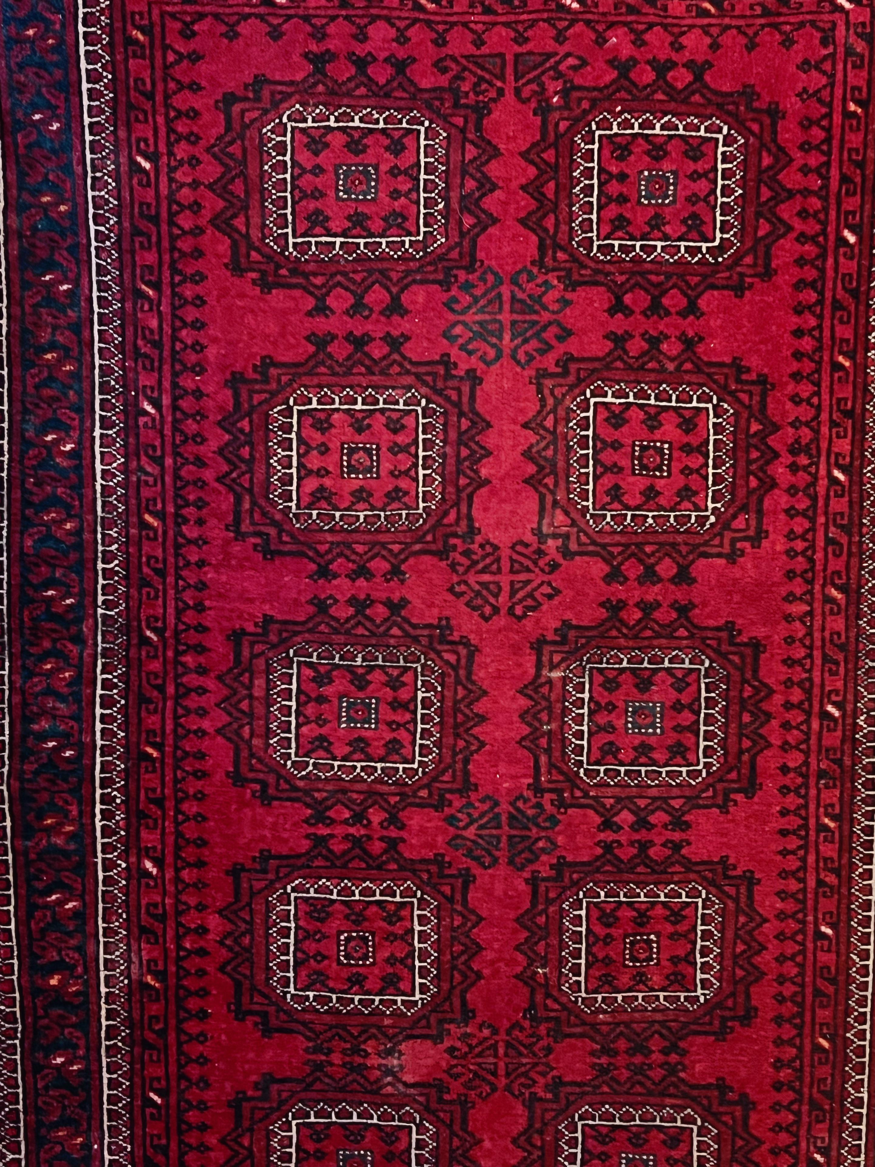 20ième siècle VTG Afghan / Persian Baluch / Bokhara Tapis de laine noué à la main, 195x106cm, c.1950s. en vente