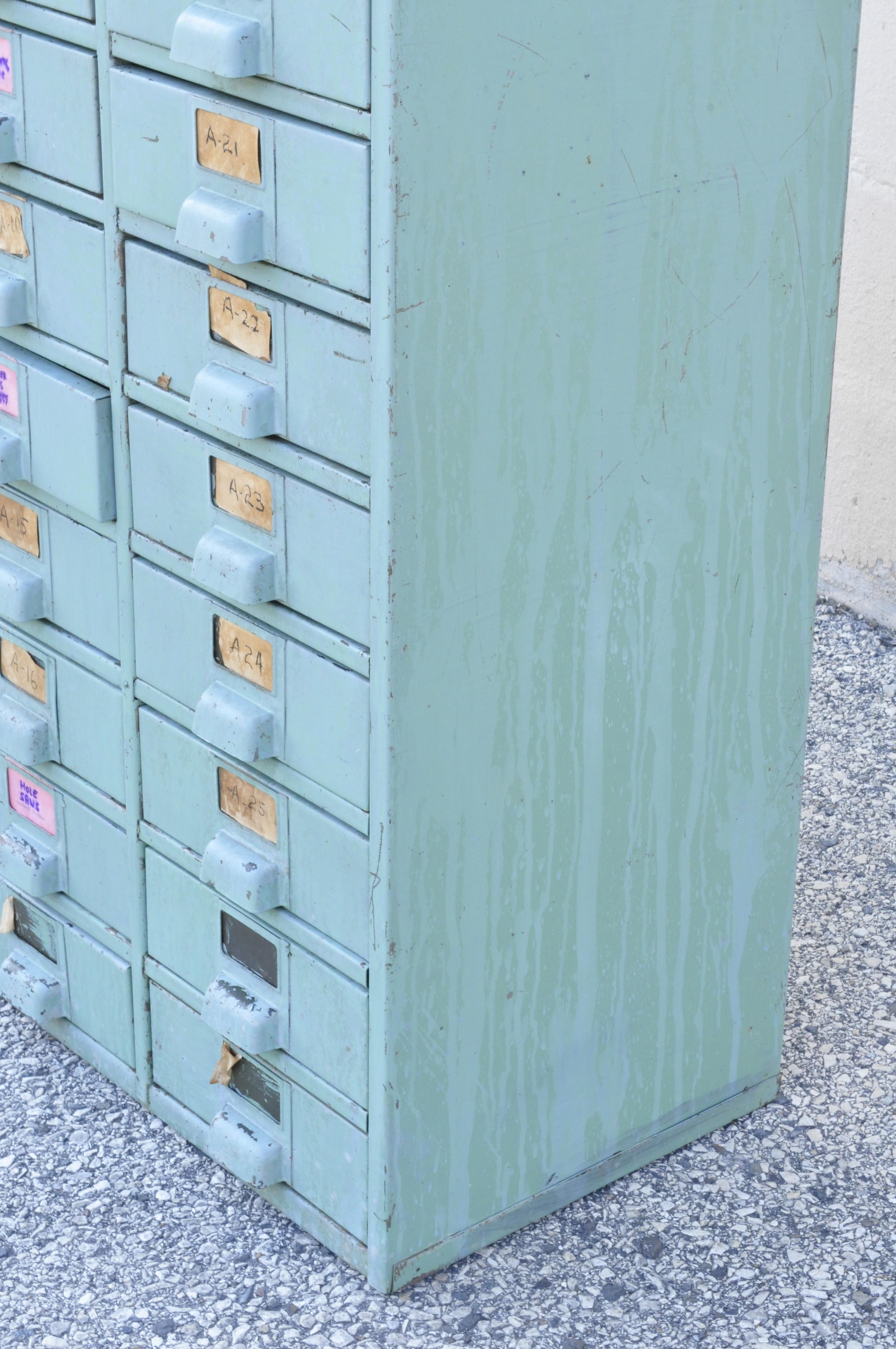 American Industrial Green Steel Metal 27 Drawer Machinist Tool Chest Cabinet In Good Condition In Philadelphia, PA