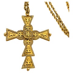 Vtg ART gold cross designer runway chain necklace