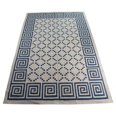Vintage-Kilim-Teppich aus Baumwolle, blau-weiß, mit geometrischem „Greek Key“-Muster, flachgewebt, 6 x 9 Fuß