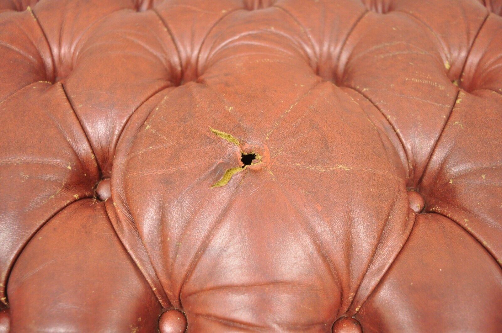 Vtg Brown Leather English Chesterfield Queen Anne Style Tufted Ottoman Footstool In Good Condition For Sale In Philadelphia, PA