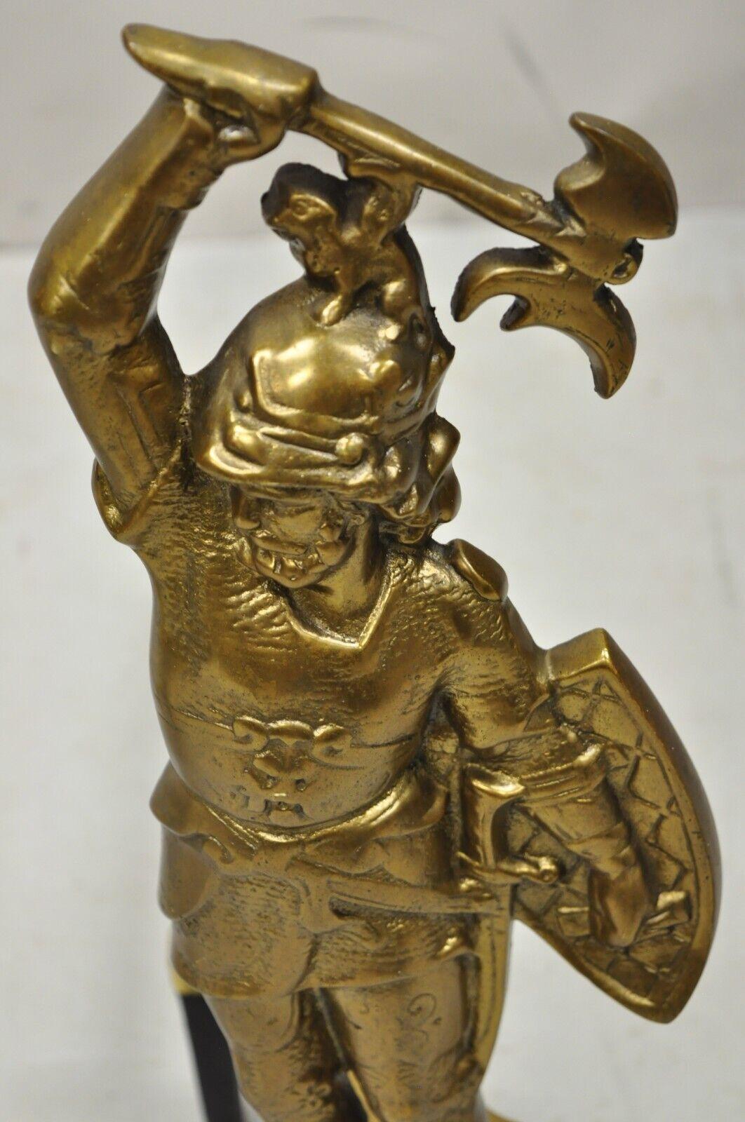 Vtg Cast Brass Figural Renaissance Soldier Warrior Fireplace Andirons - una coppia In condizioni buone in vendita a Philadelphia, PA